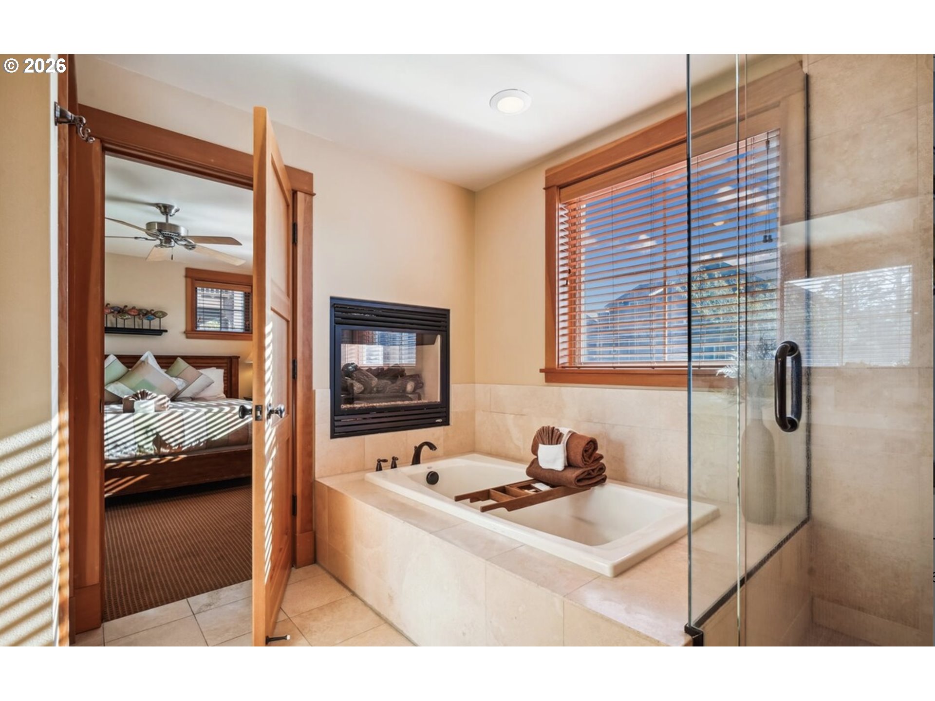 132 E SURFCREST AVE B2-B