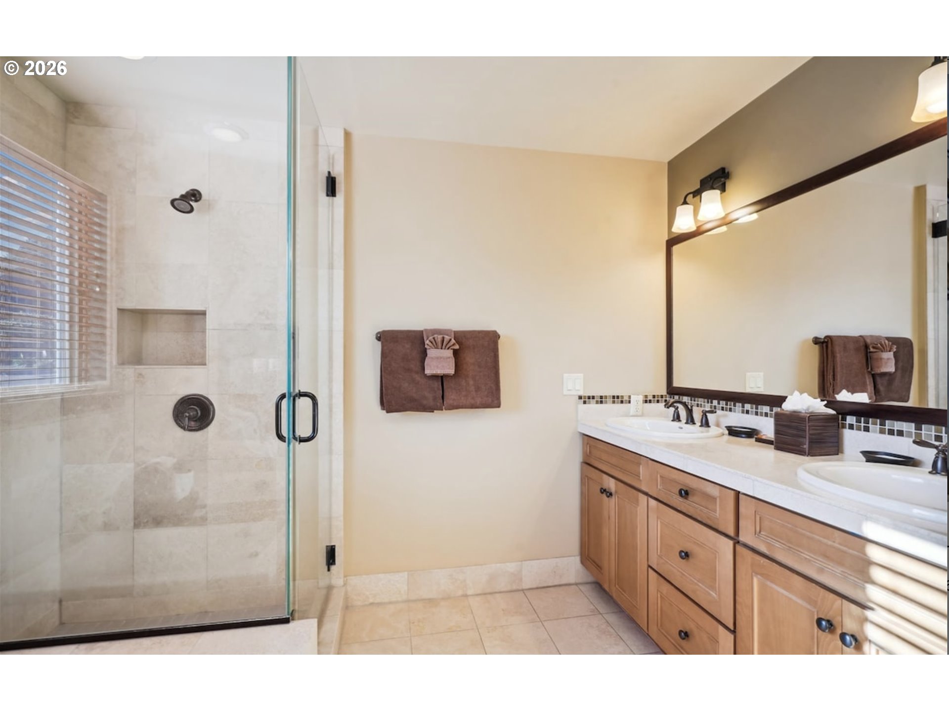 132 E SURFCREST AVE B2-B