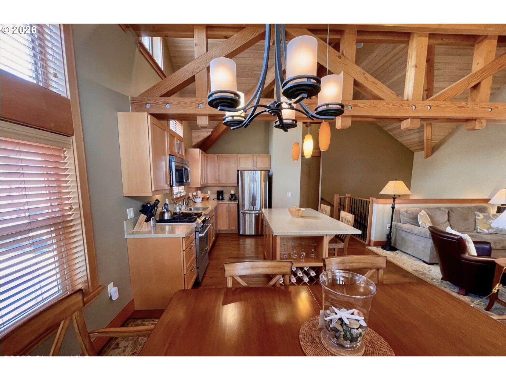 132 E SURFCREST AVE B2-B