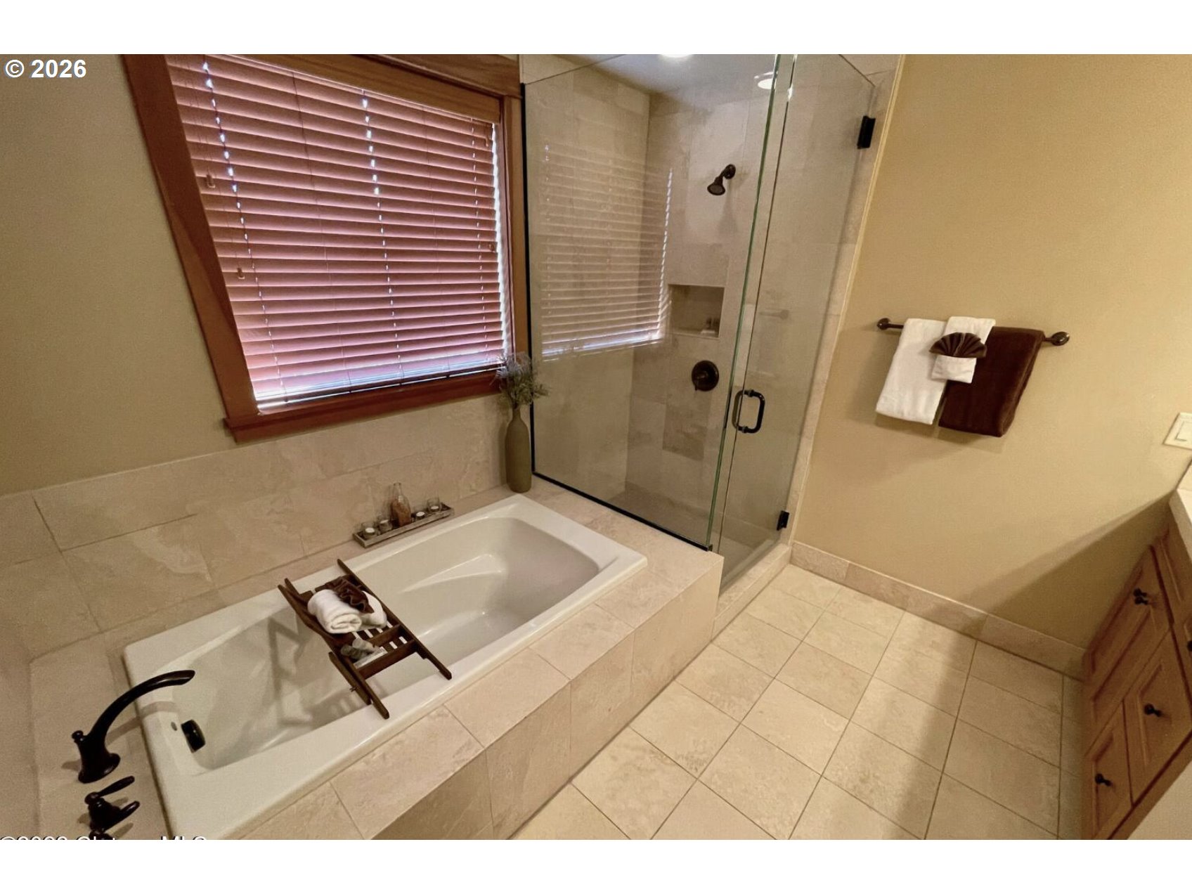 132 E SURFCREST AVE B2-B