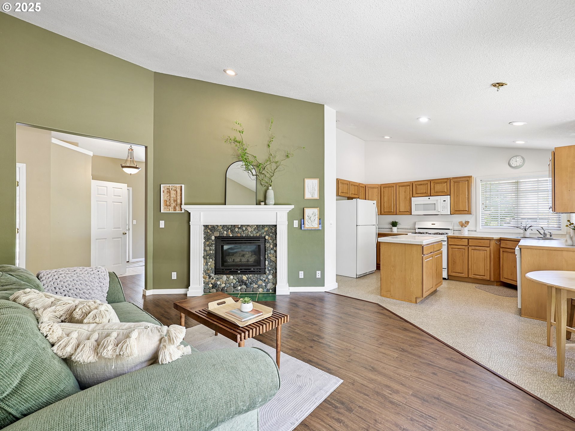 1700 HUCKLEBERRY DR