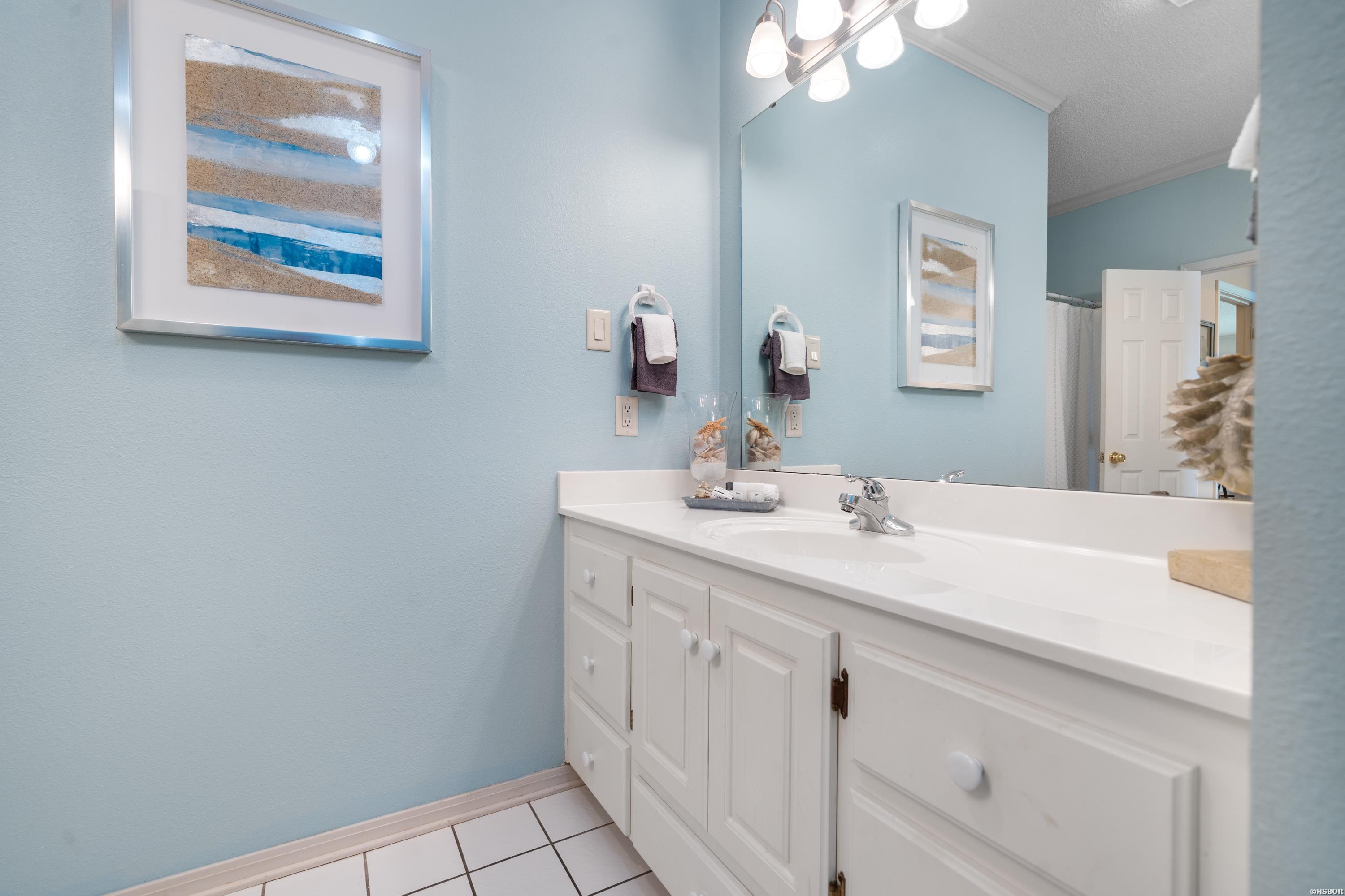 400 FARR SHORES Unit: 13C