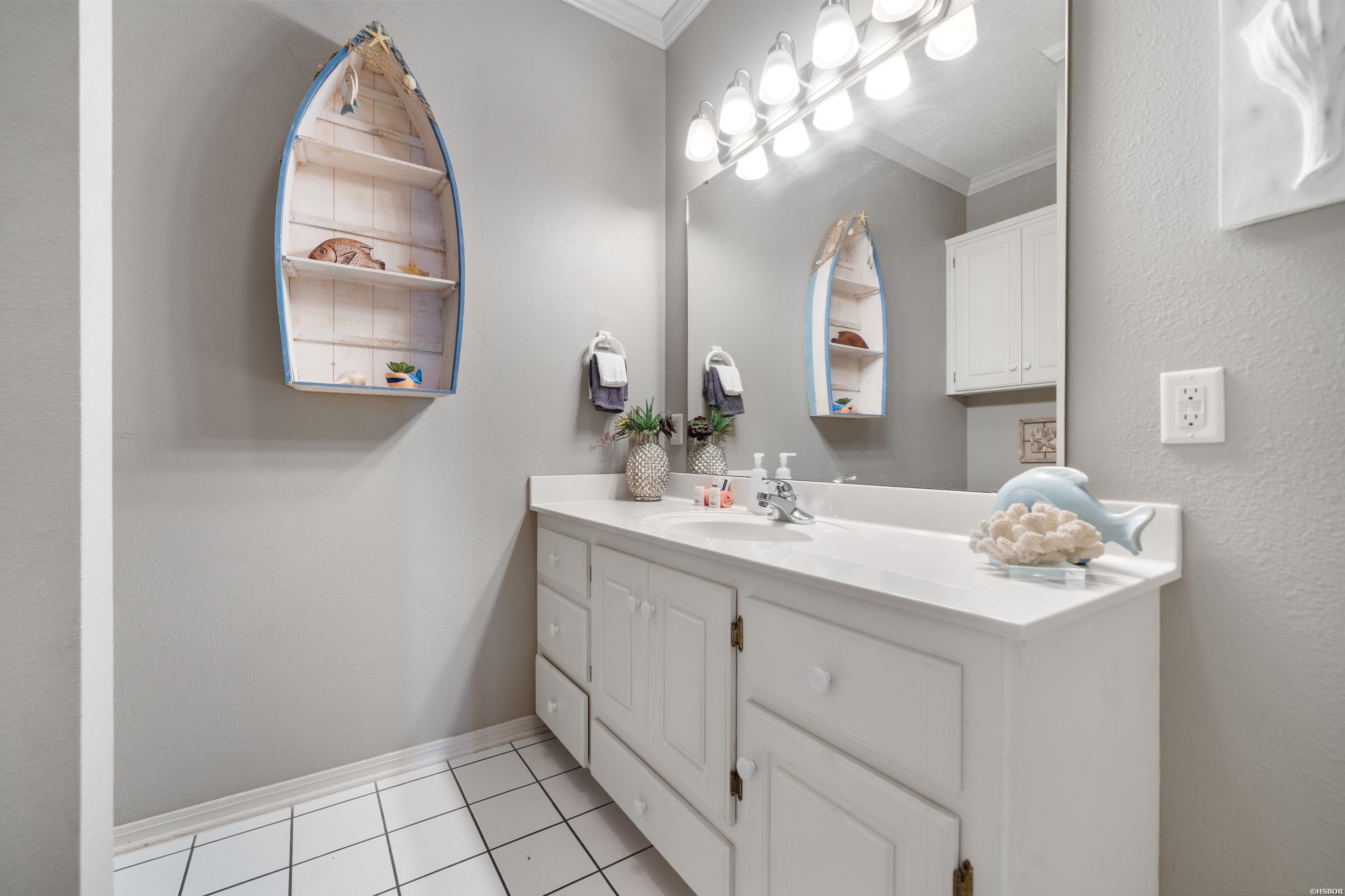 400 FARR SHORES Unit: 13C