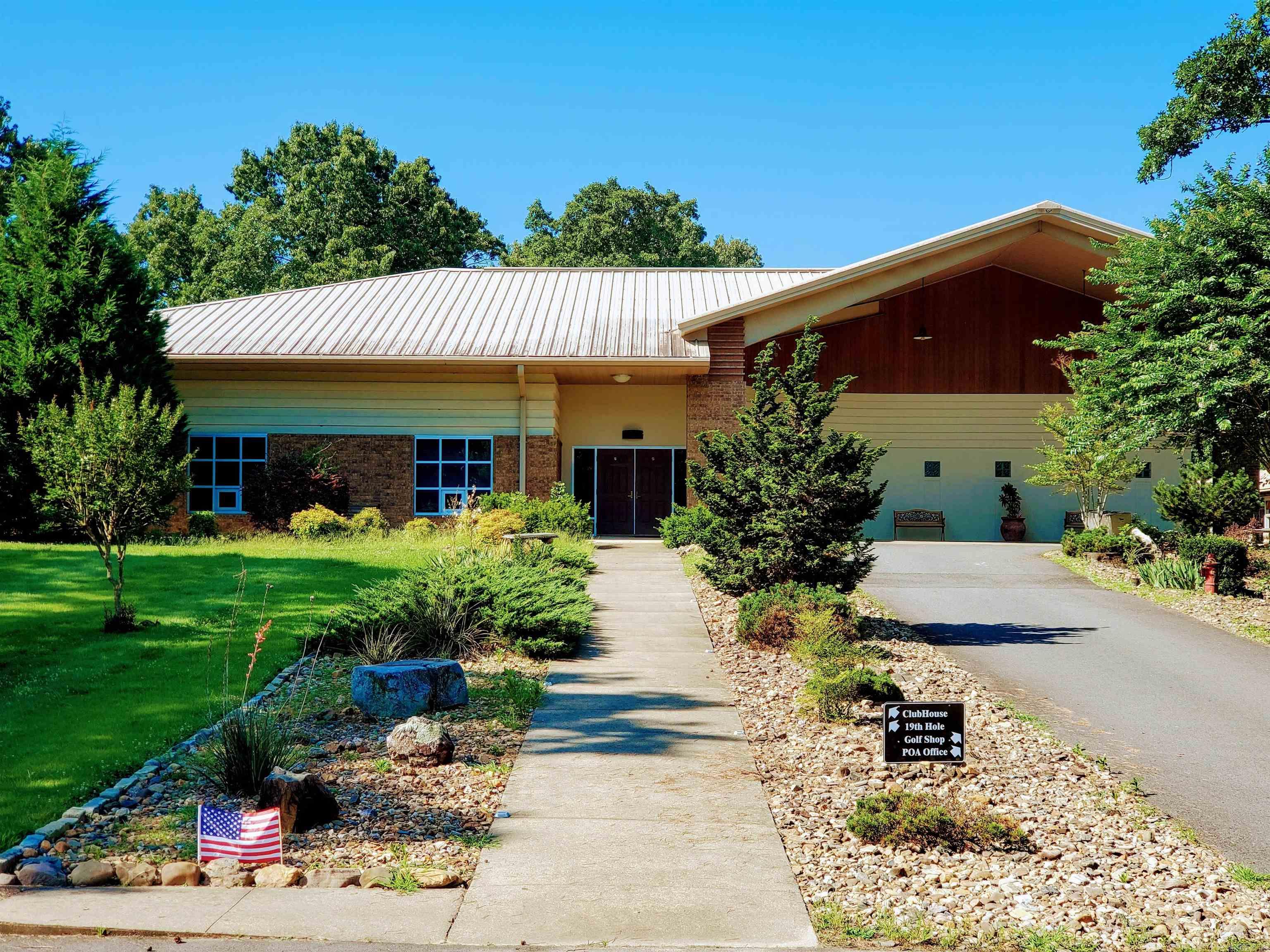 000 Greenbriar Court