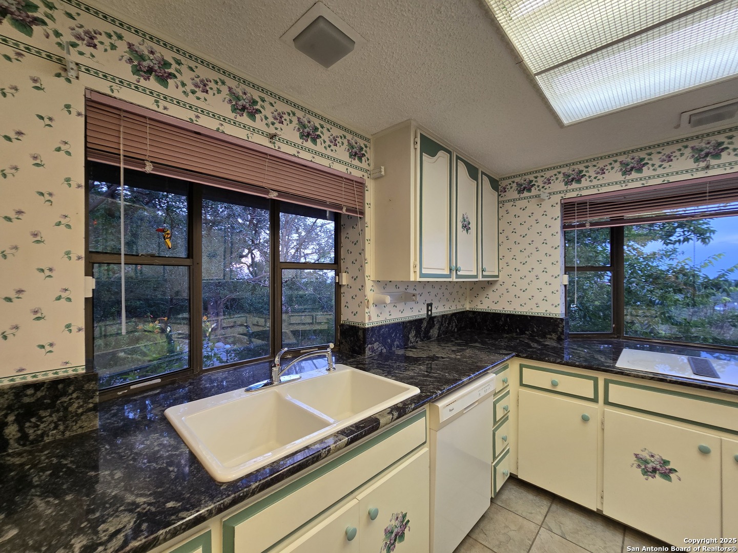 9840 Tower View