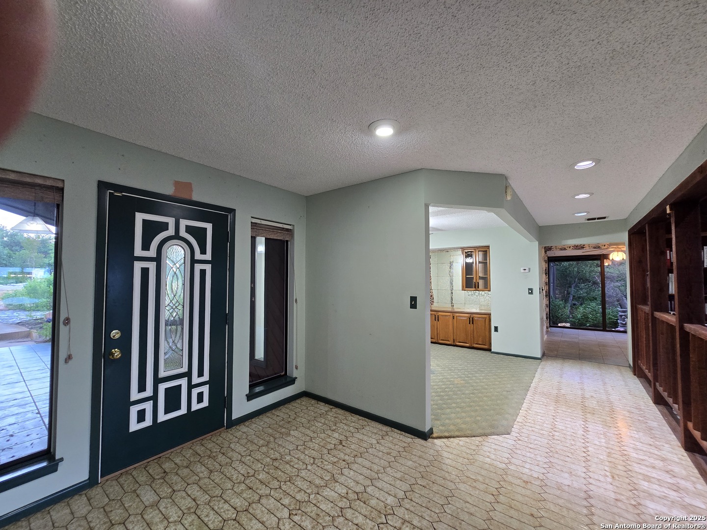 9840 Tower View