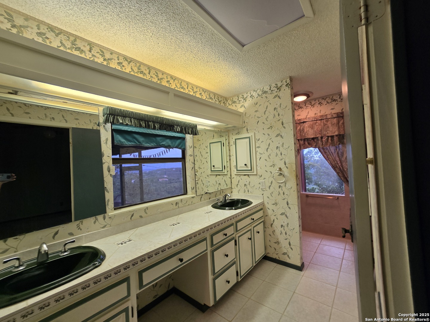 9840 Tower View