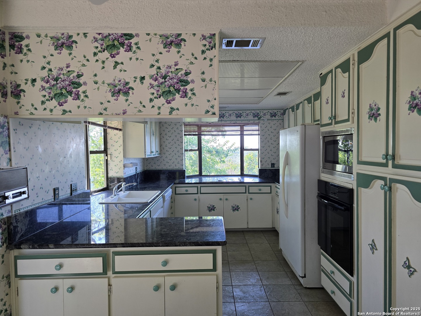 9840 Tower View