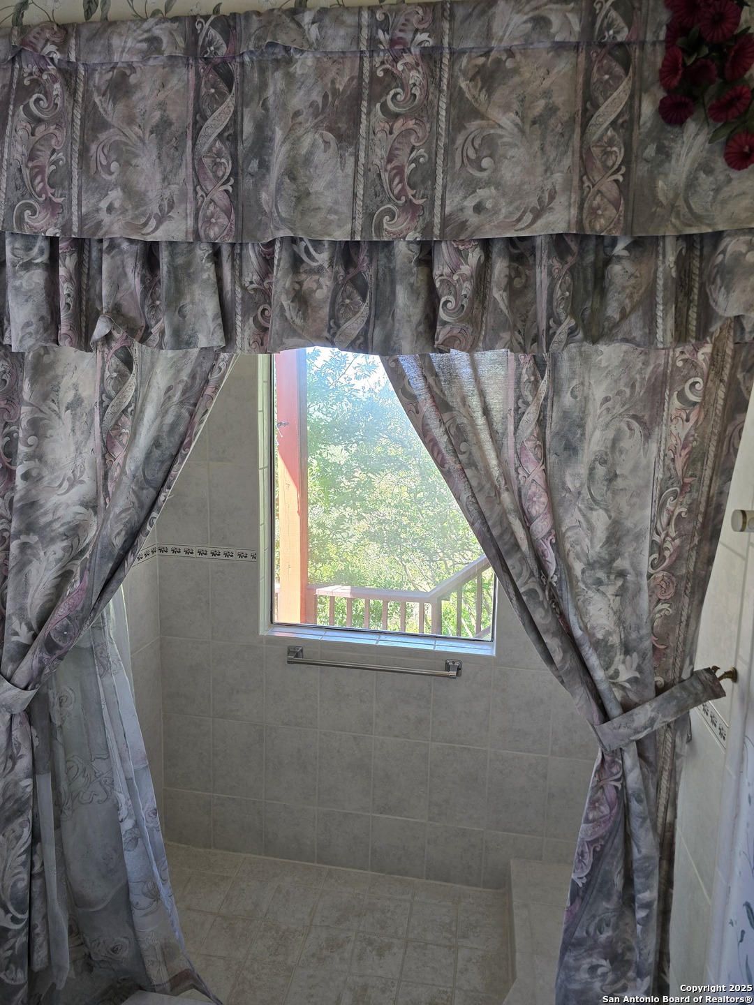 9840 Tower View
