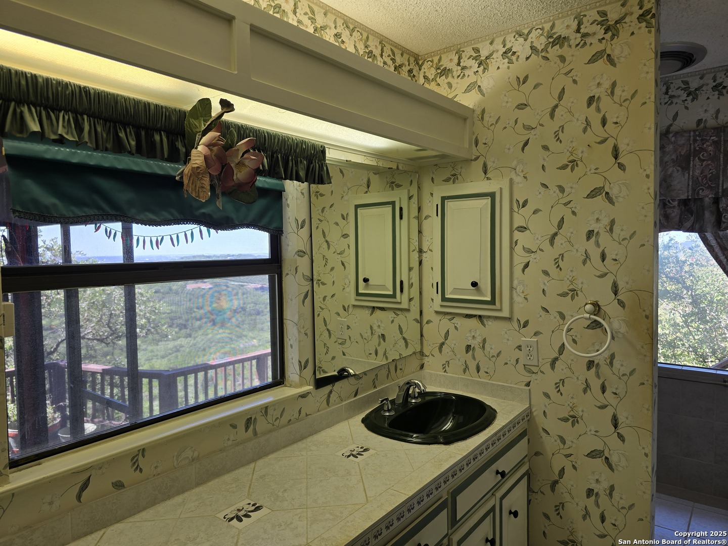 9840 Tower View