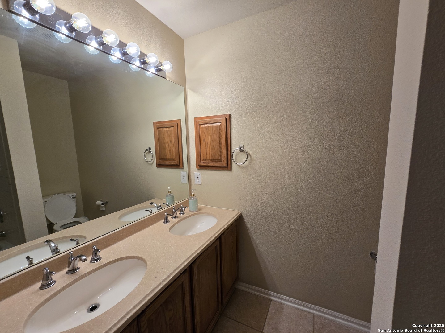 10506 Canyon River