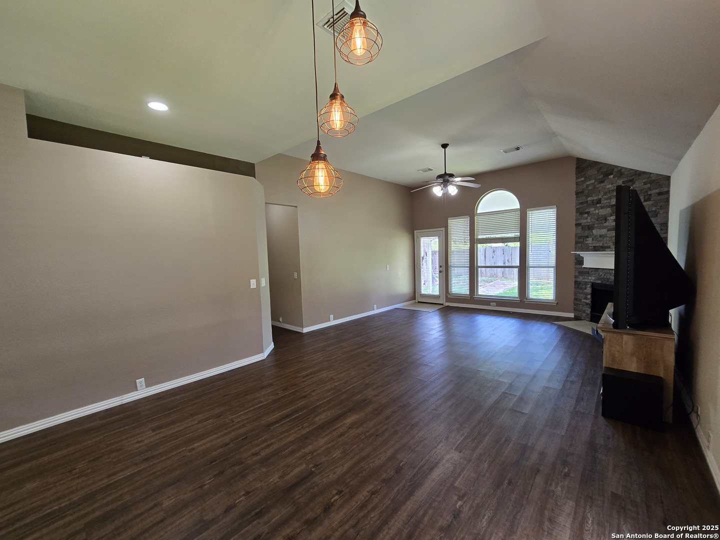 10506 Canyon River