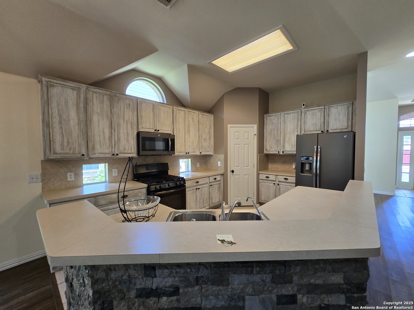 10506 Canyon River
