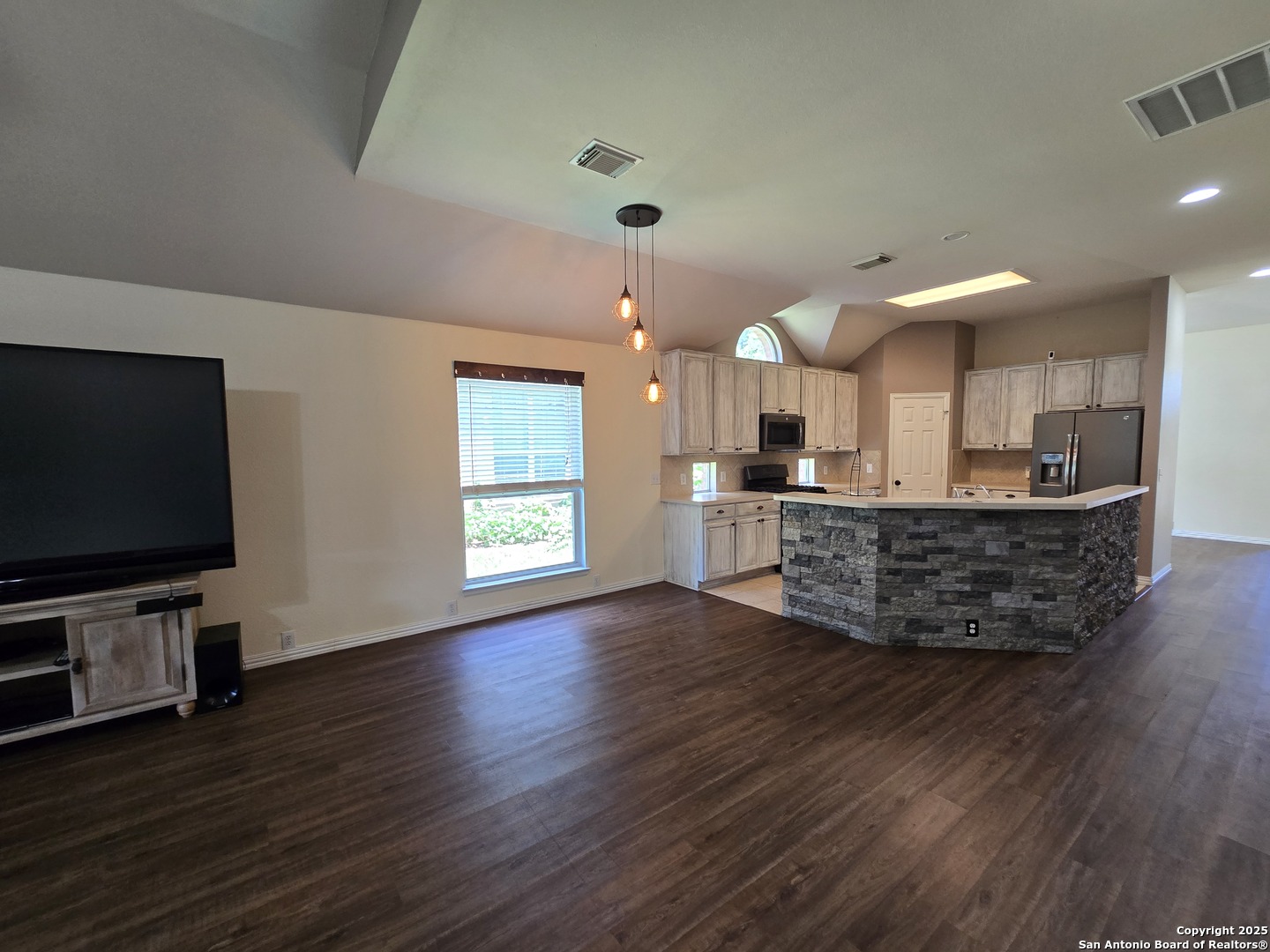 10506 Canyon River