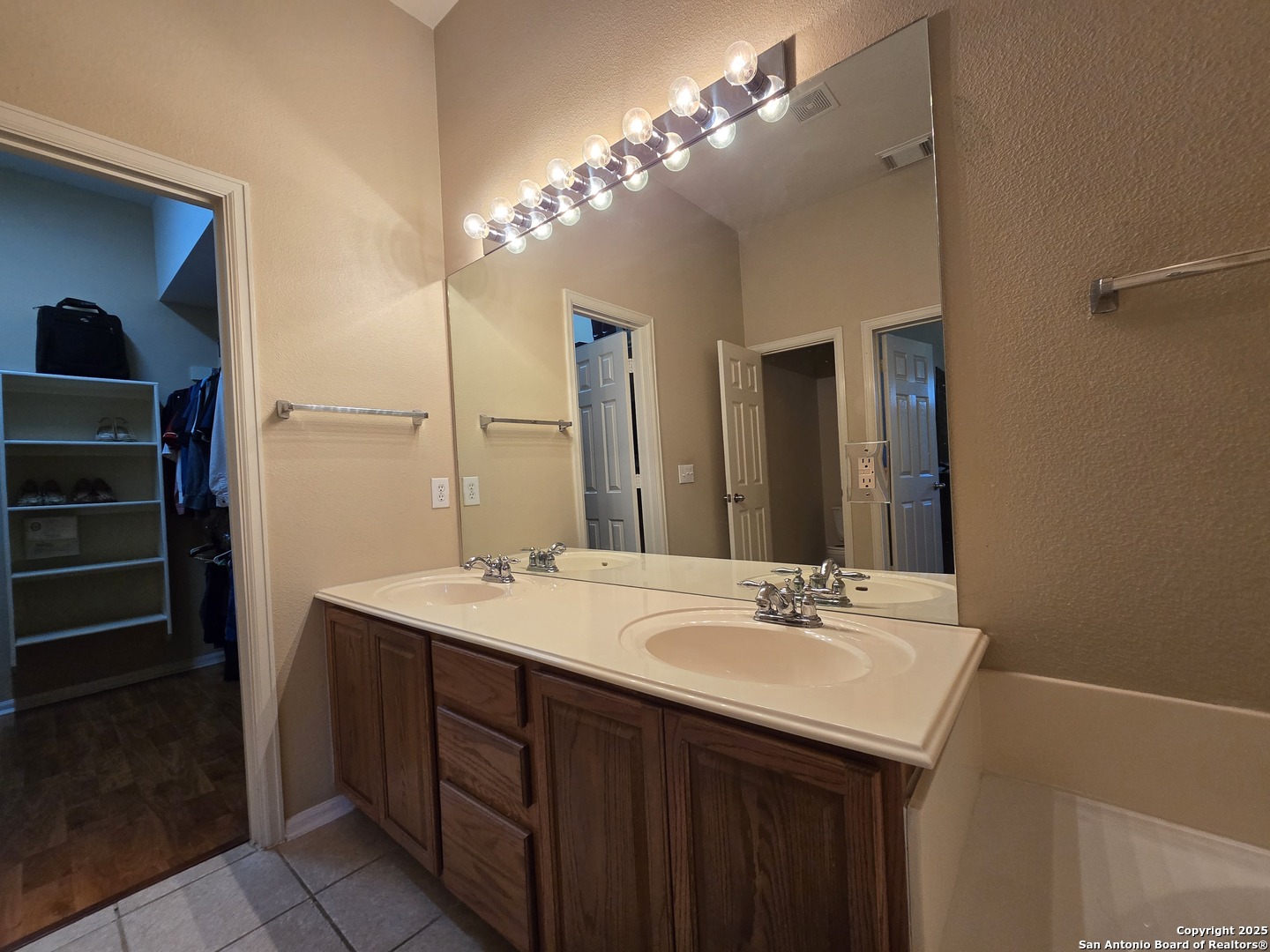 10506 Canyon River