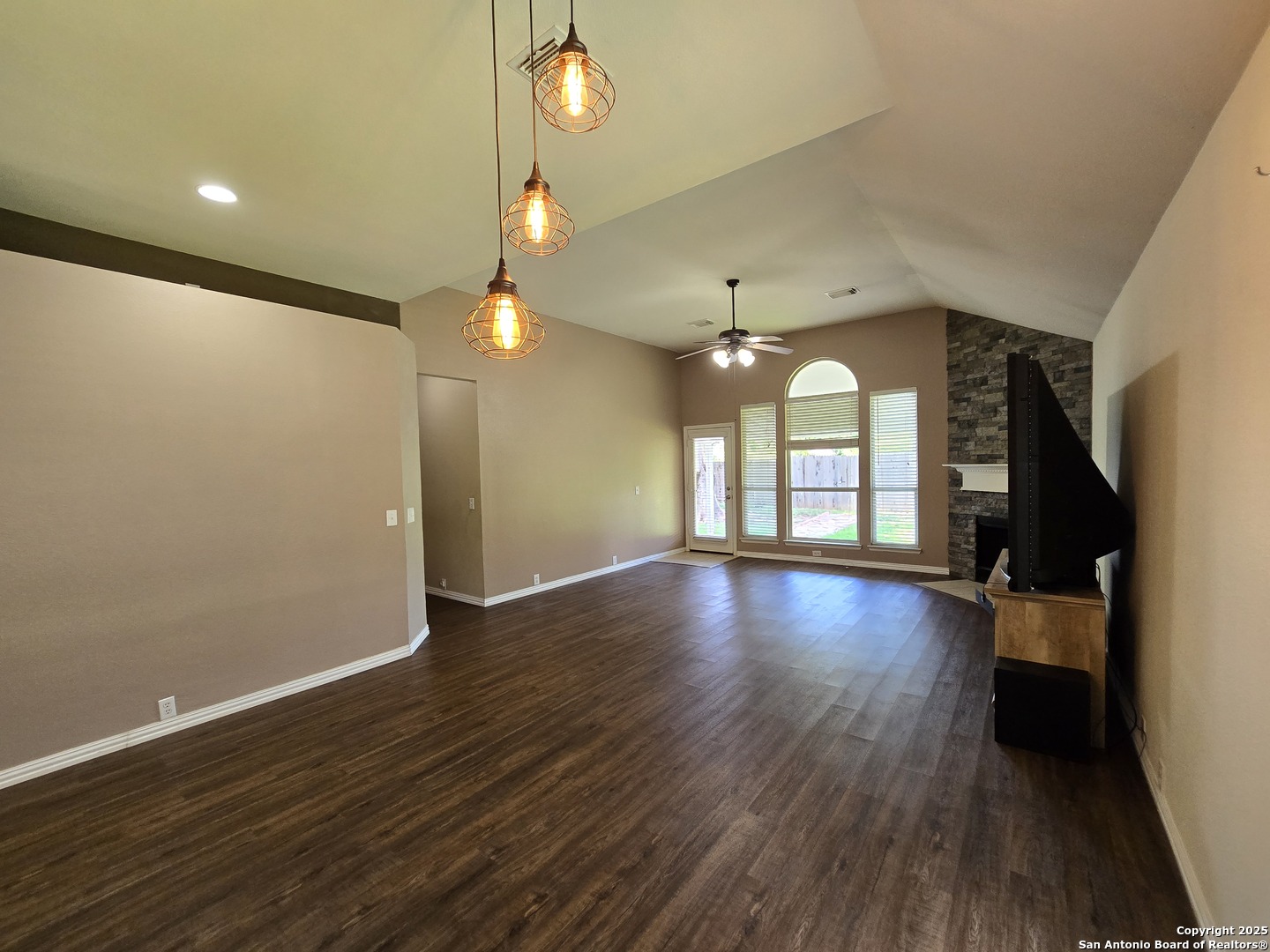 10506 Canyon River