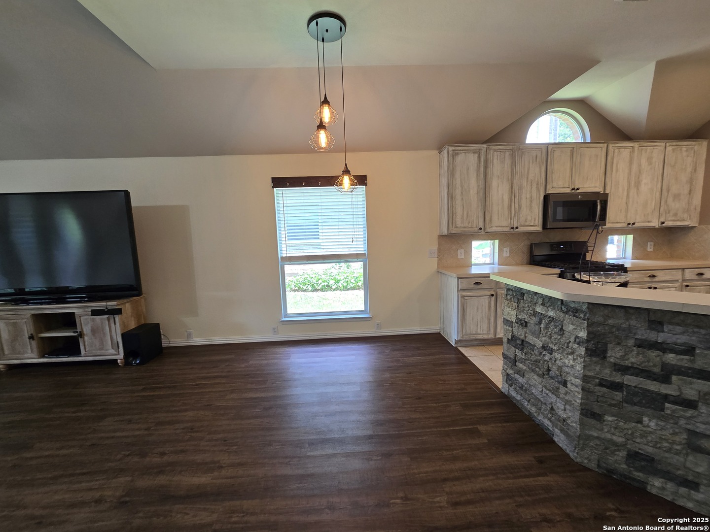 10506 Canyon River