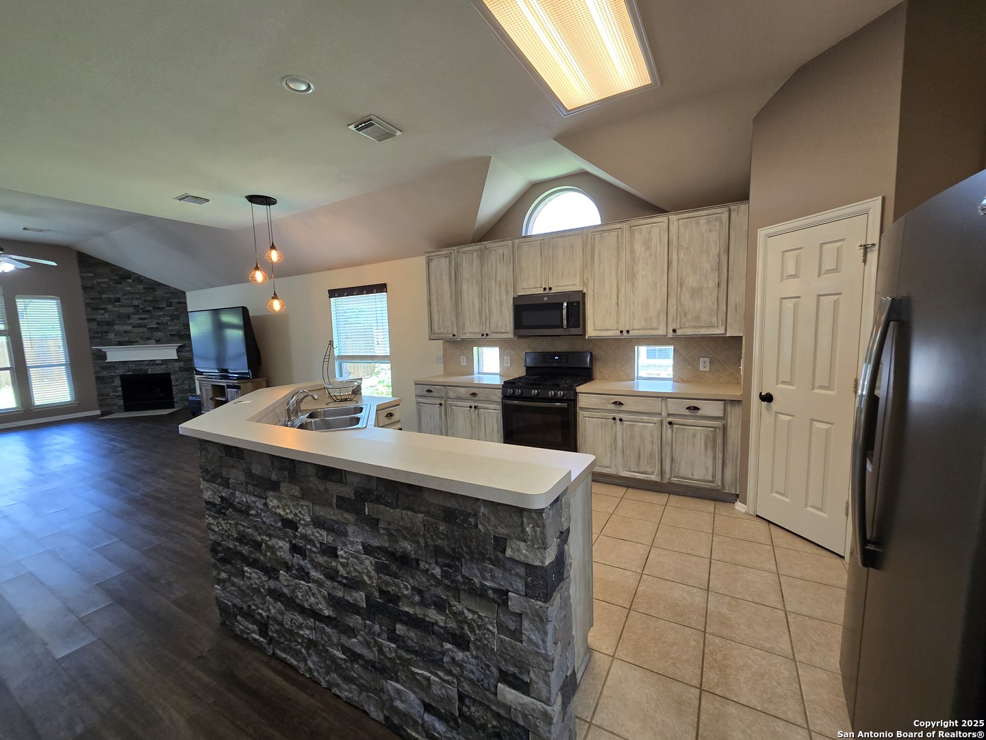 10506 Canyon River