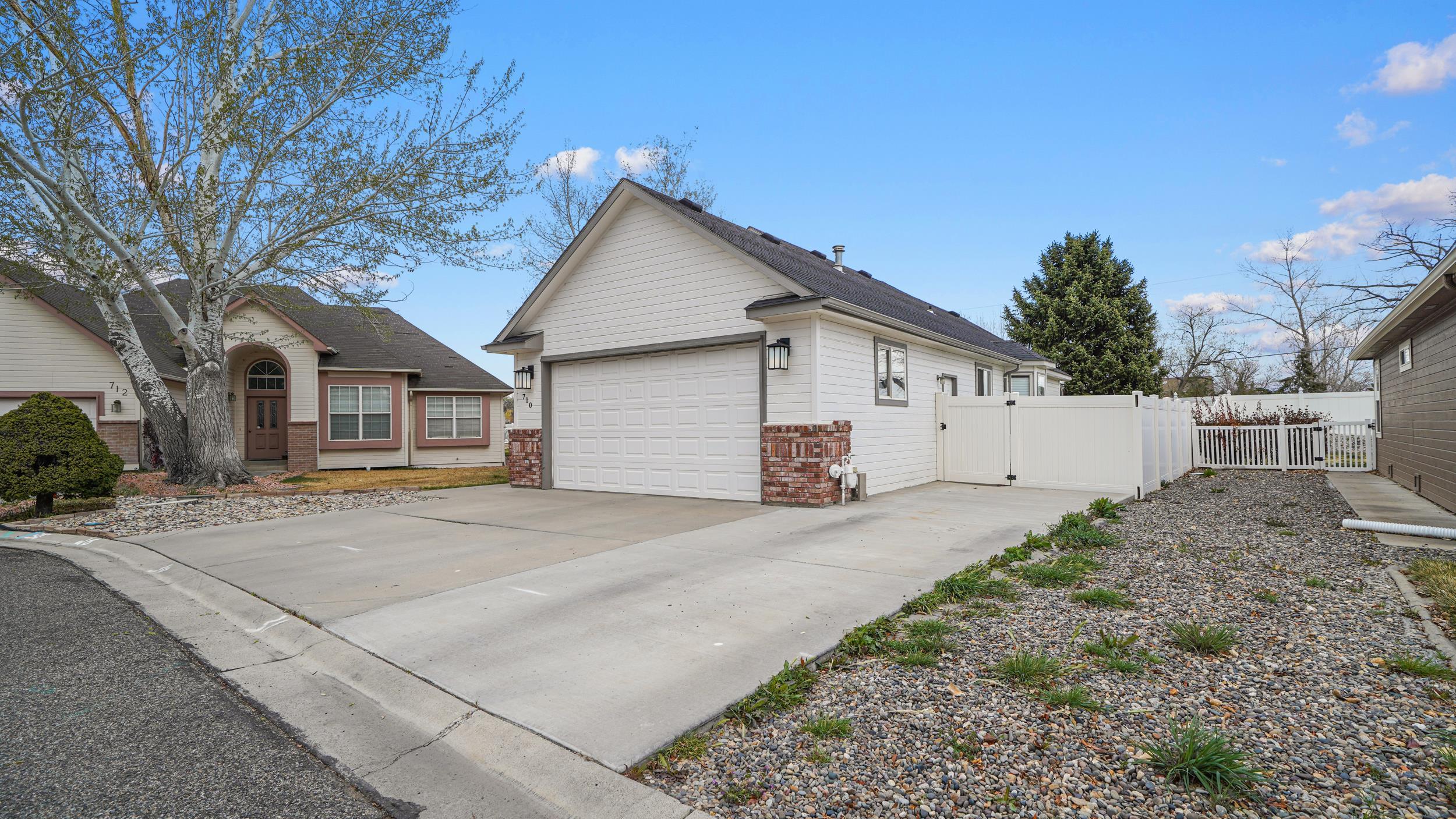 710 E Harbor Circle