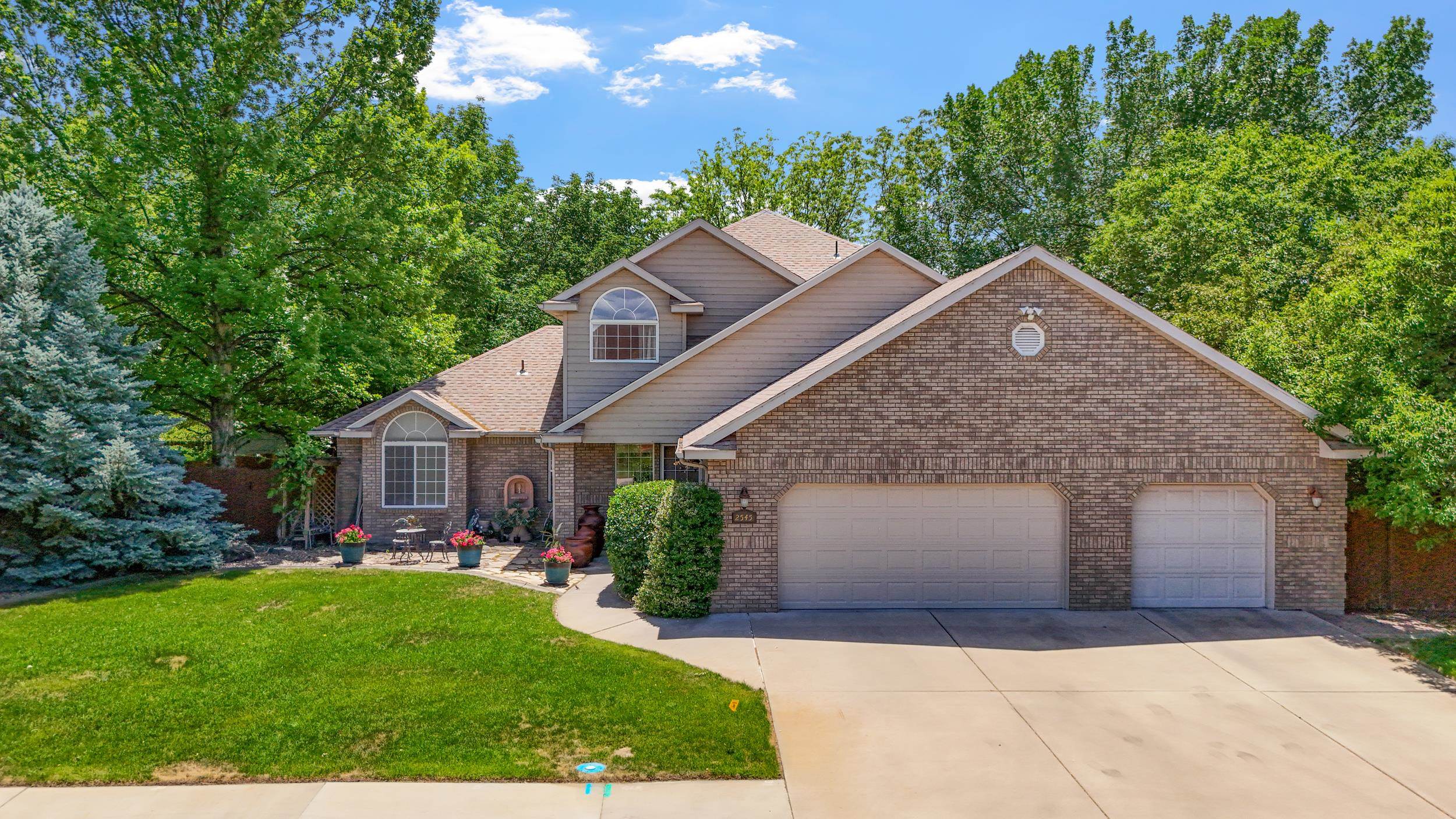 2545 Moonridge Drive