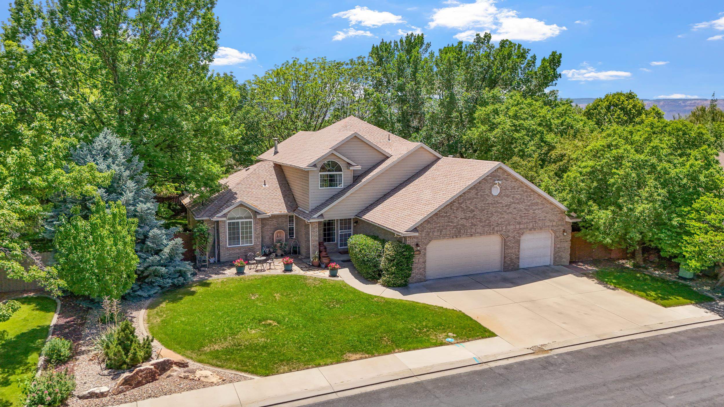 2545 Moonridge Drive
