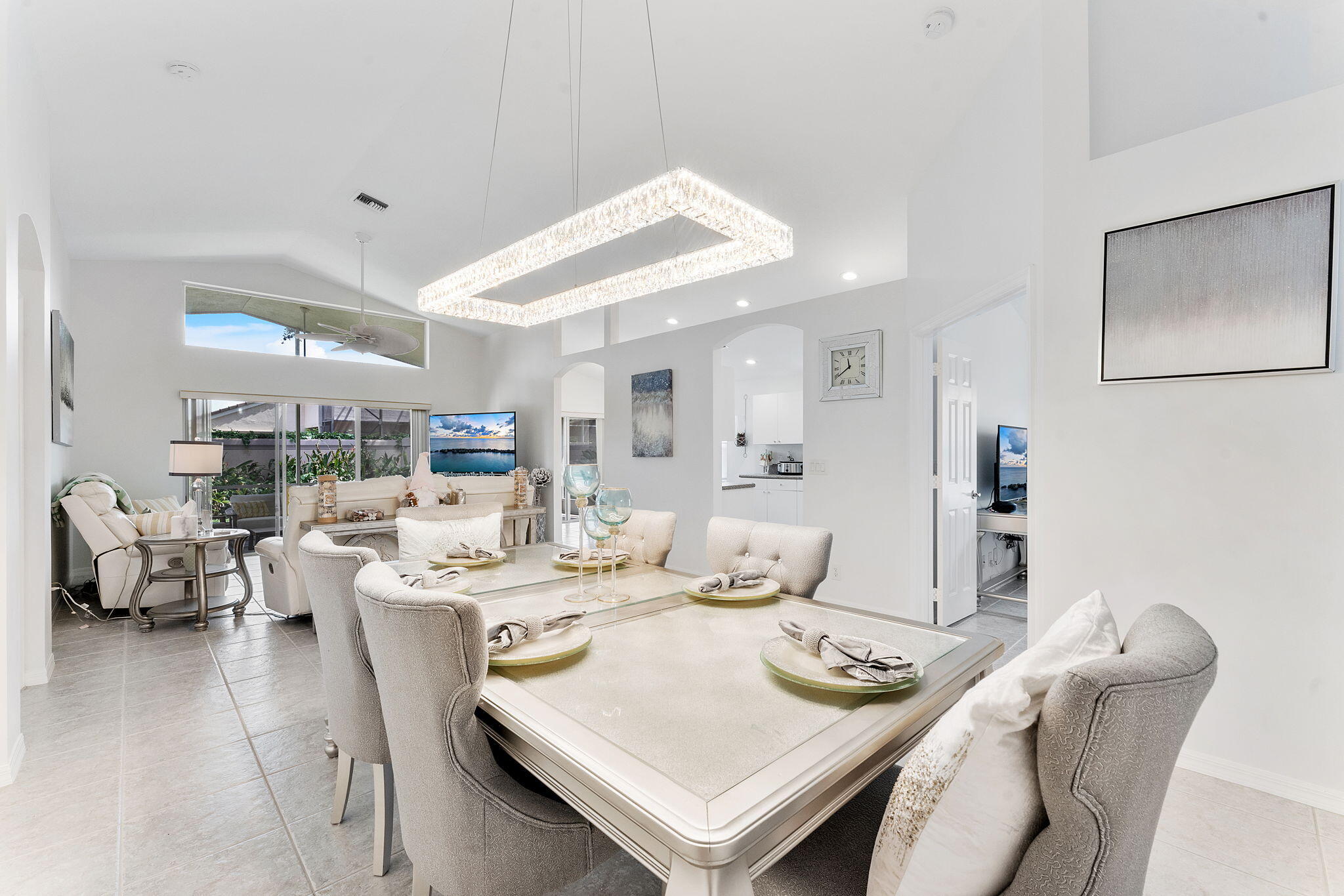 6887 Viale Elizabeth