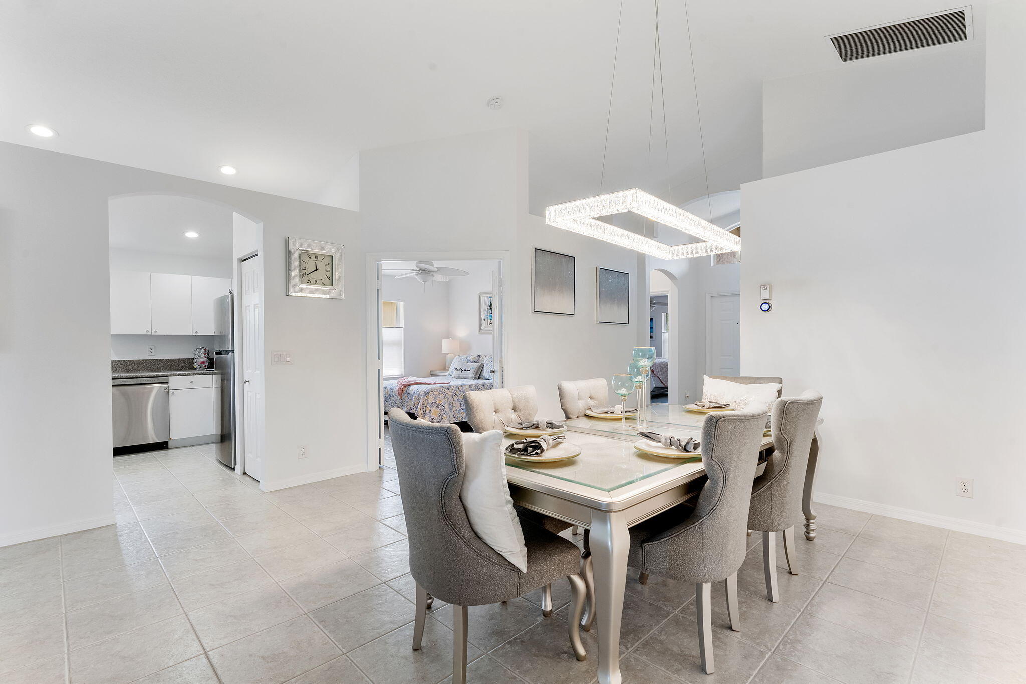 6887 Viale Elizabeth