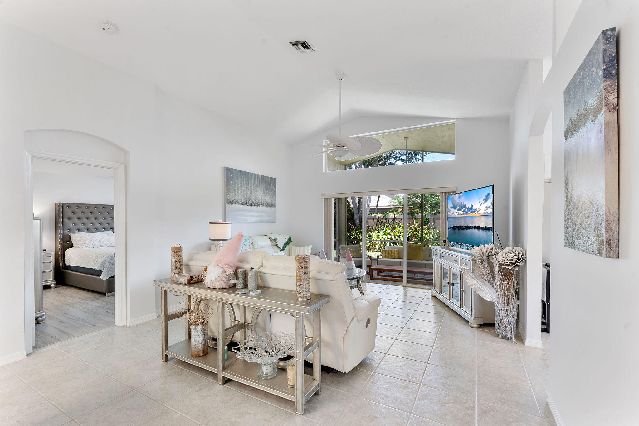 6887 Viale Elizabeth