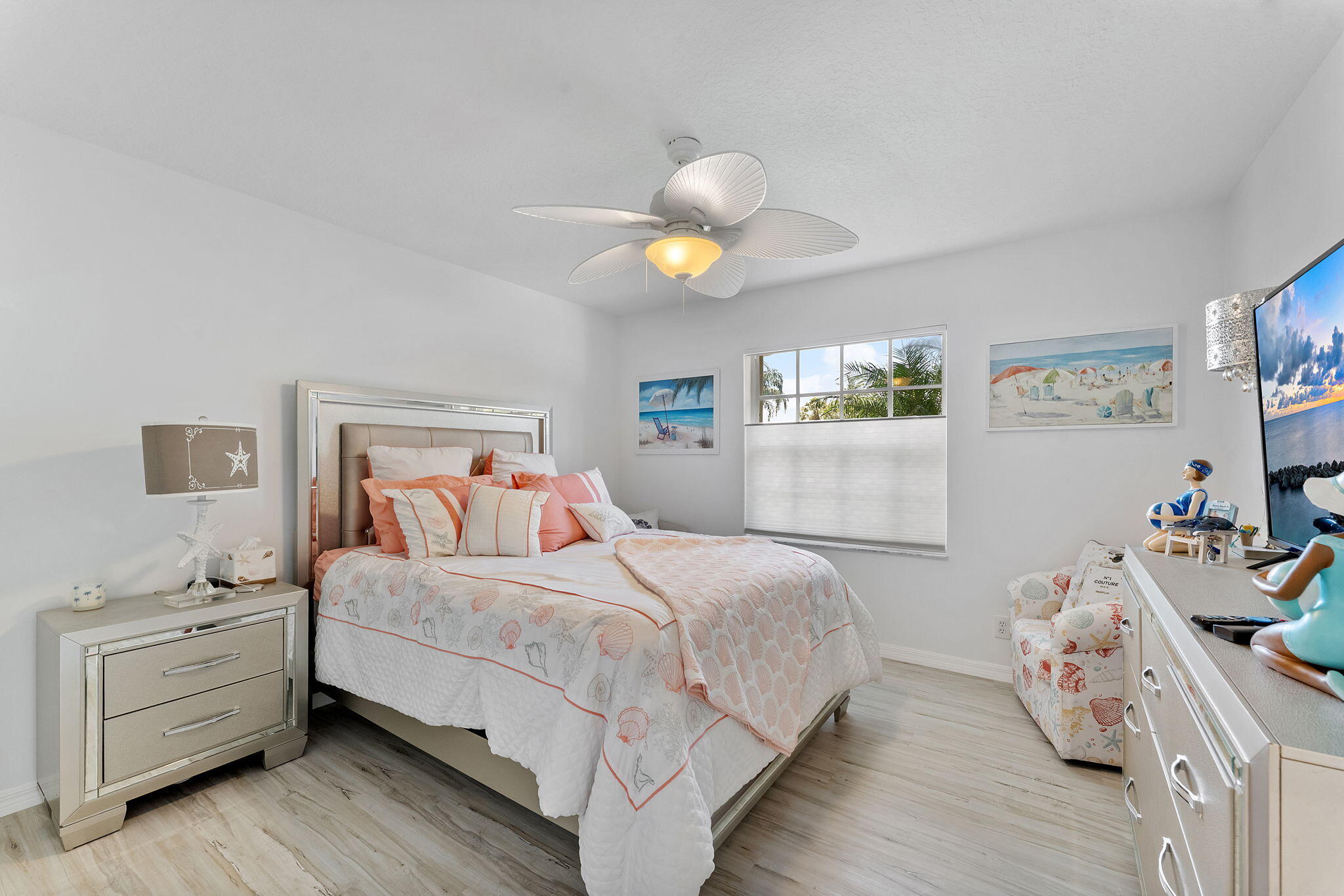 6887 Viale Elizabeth