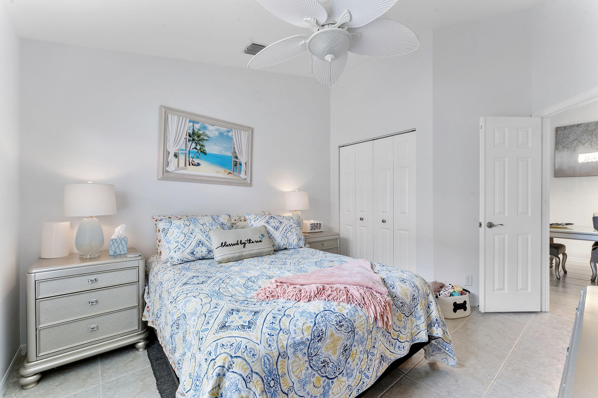 6887 Viale Elizabeth