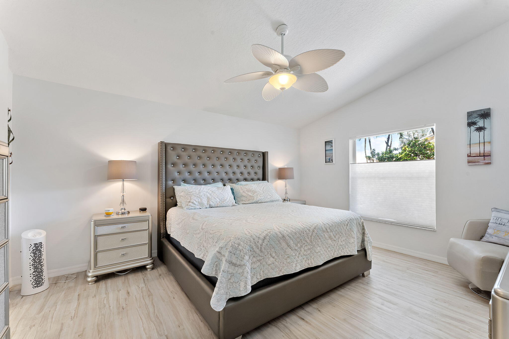 6887 Viale Elizabeth