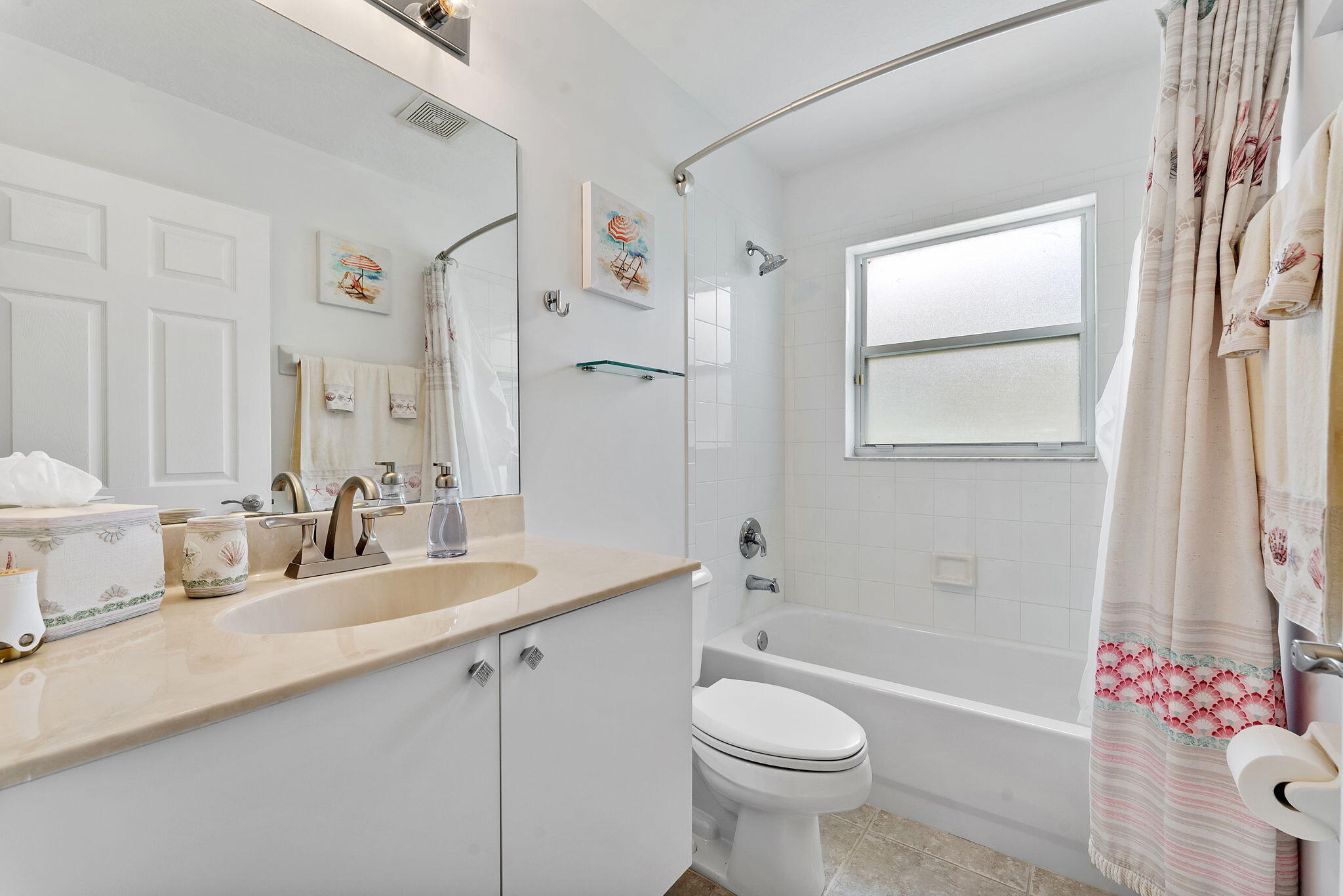 6887 Viale Elizabeth