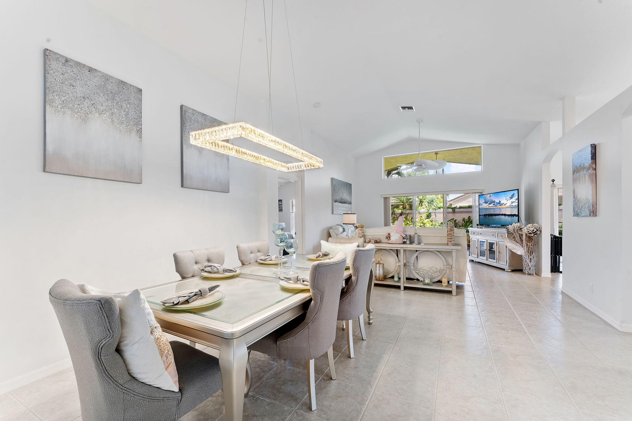 6887 Viale Elizabeth