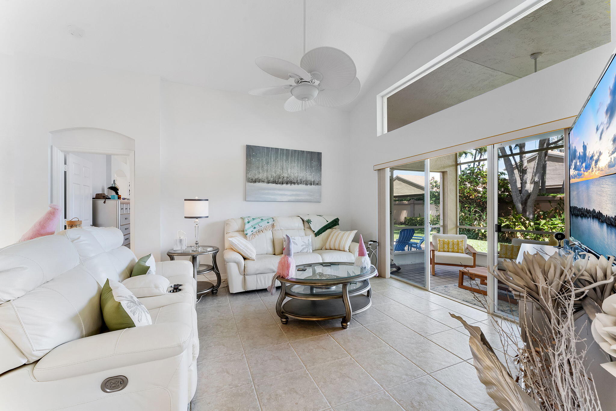 6887 Viale Elizabeth