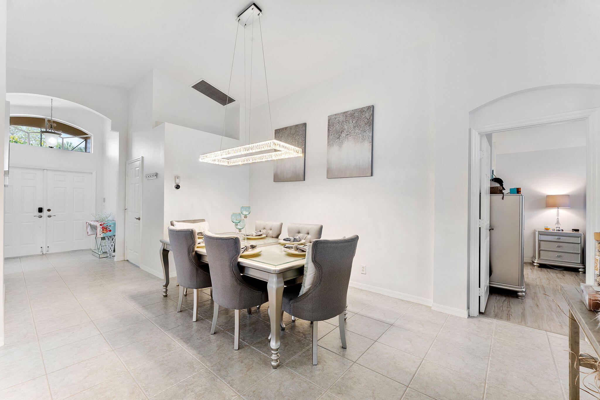 6887 Viale Elizabeth