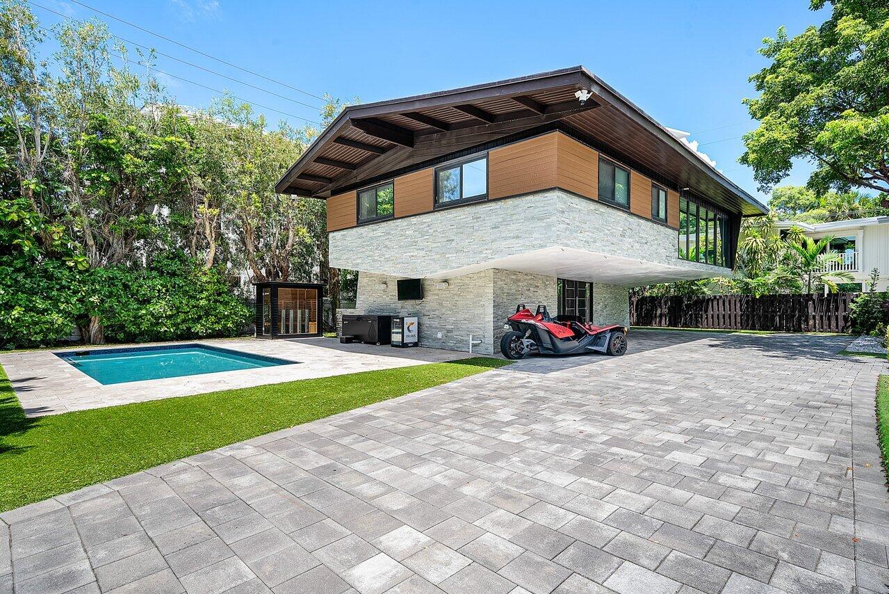 2601 NE 8TH Street