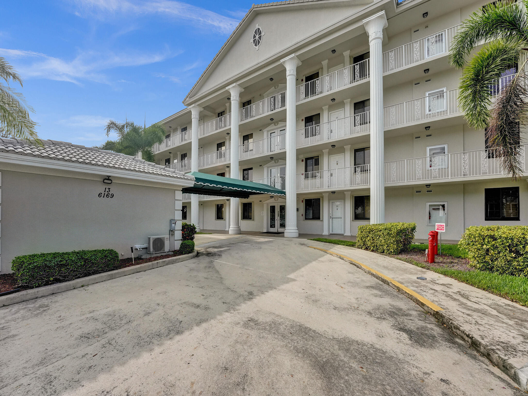 6169 BALBOA Circle 306
