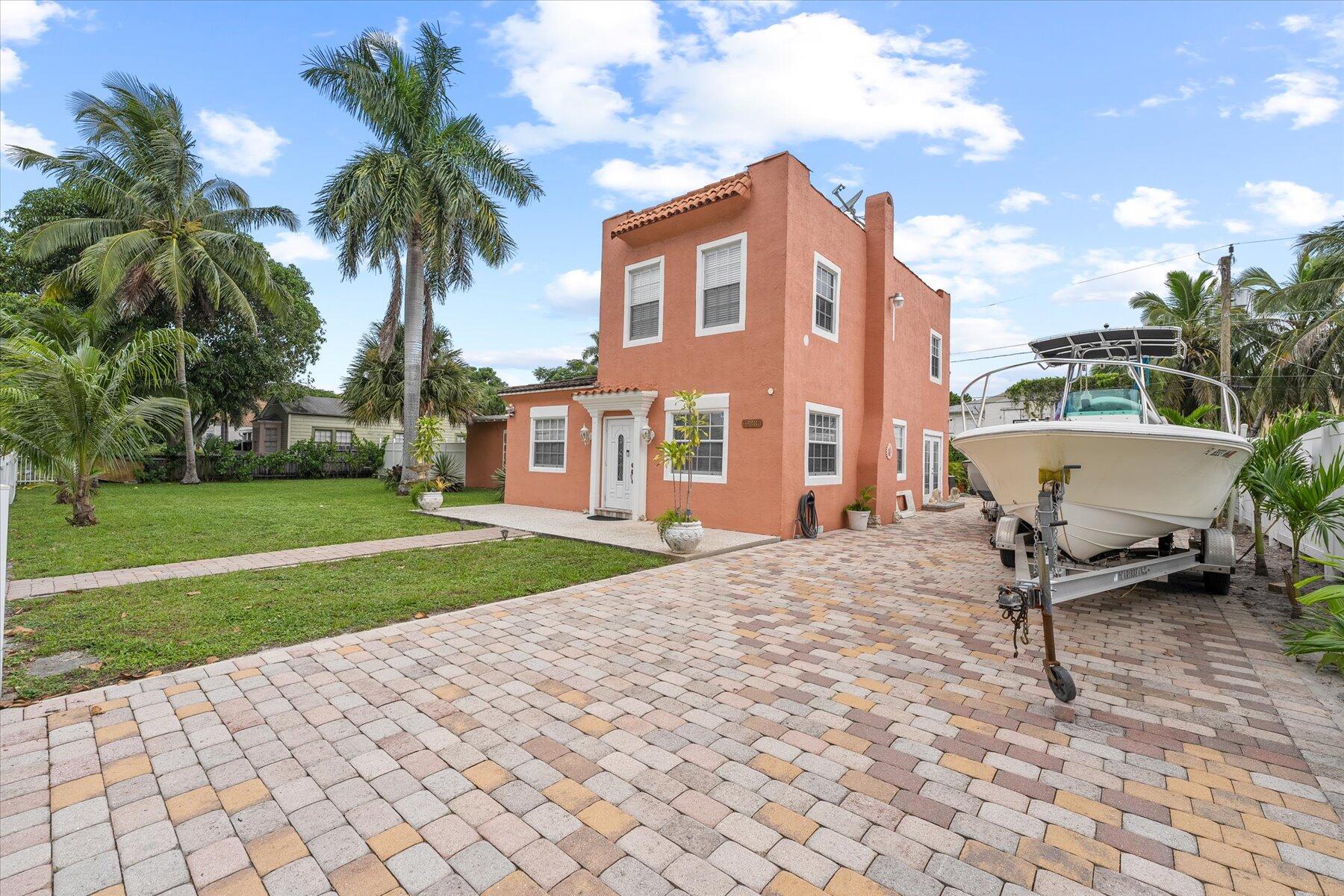 933 Almeria Road