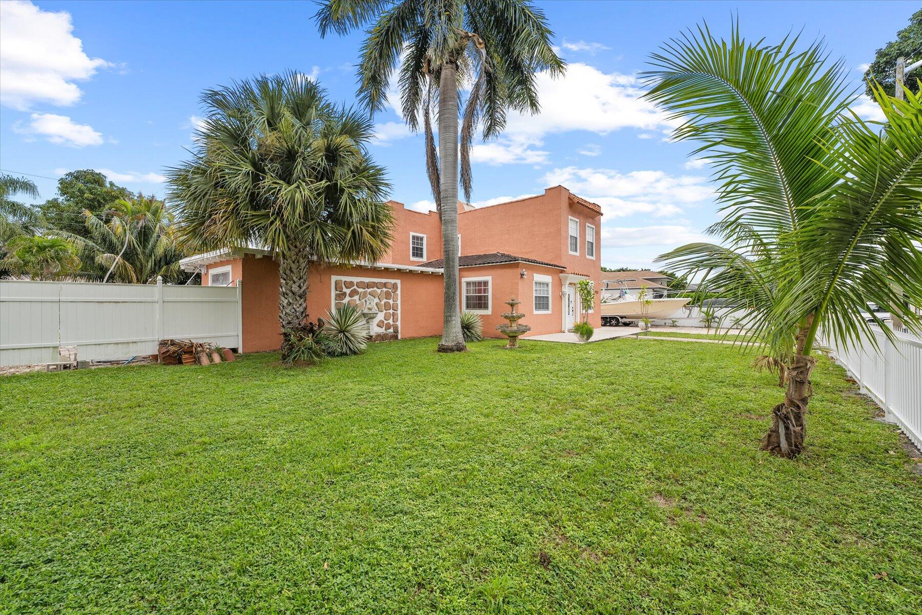 933 Almeria Road