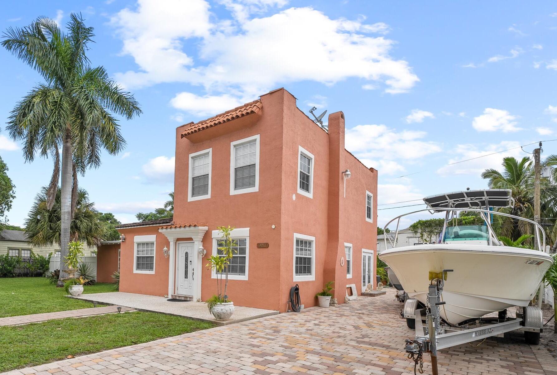 933 Almeria Road