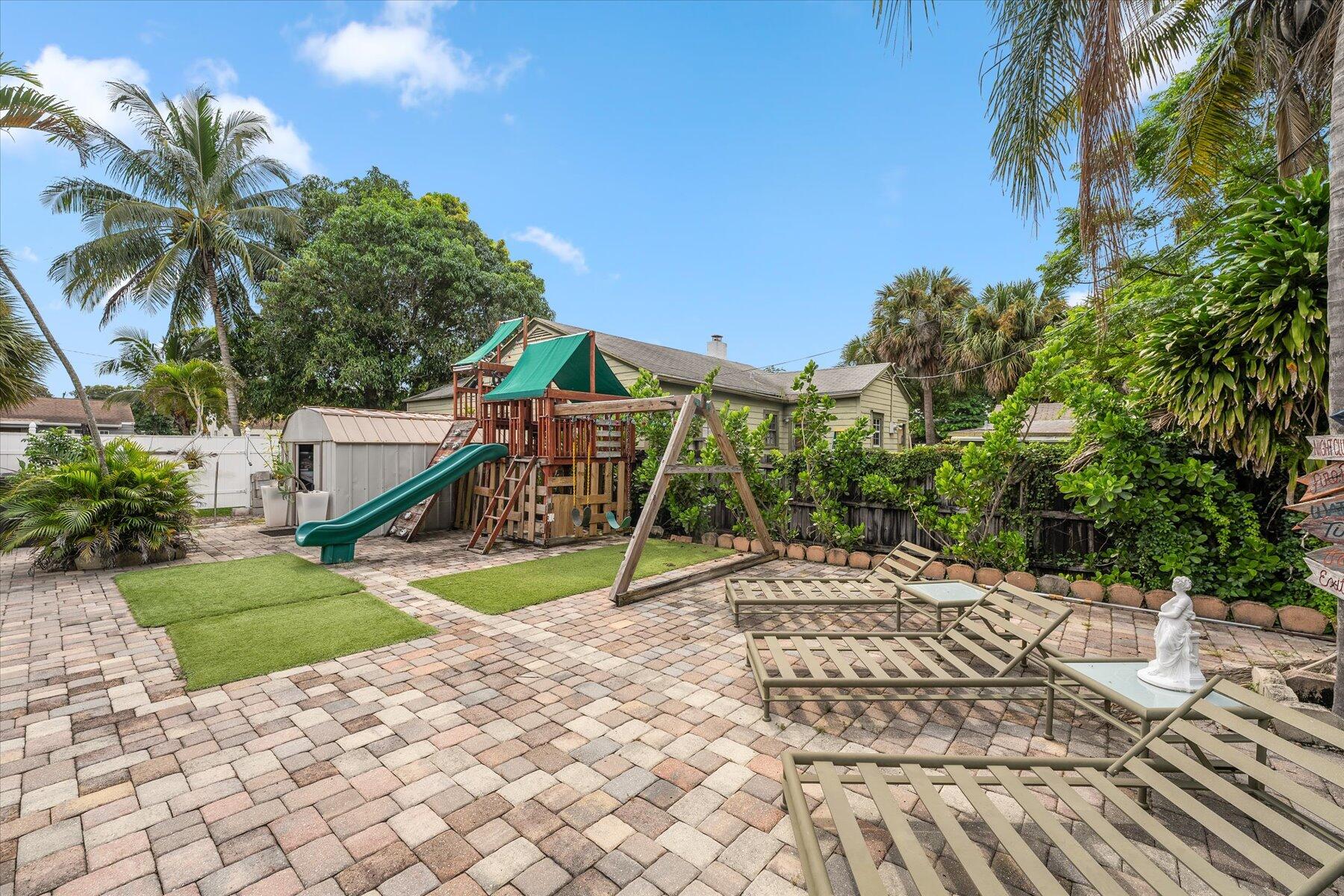 933 Almeria Road