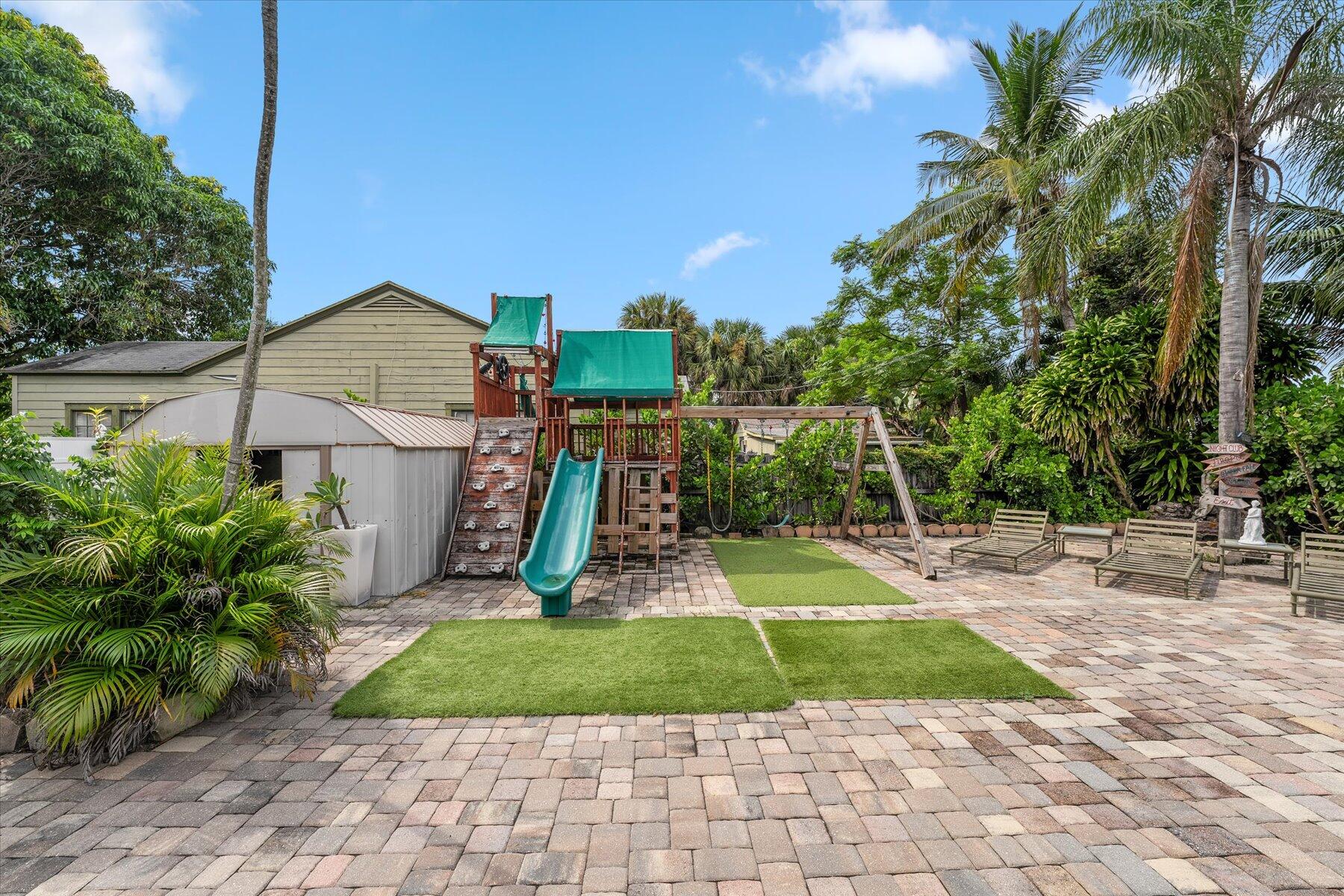 933 Almeria Road
