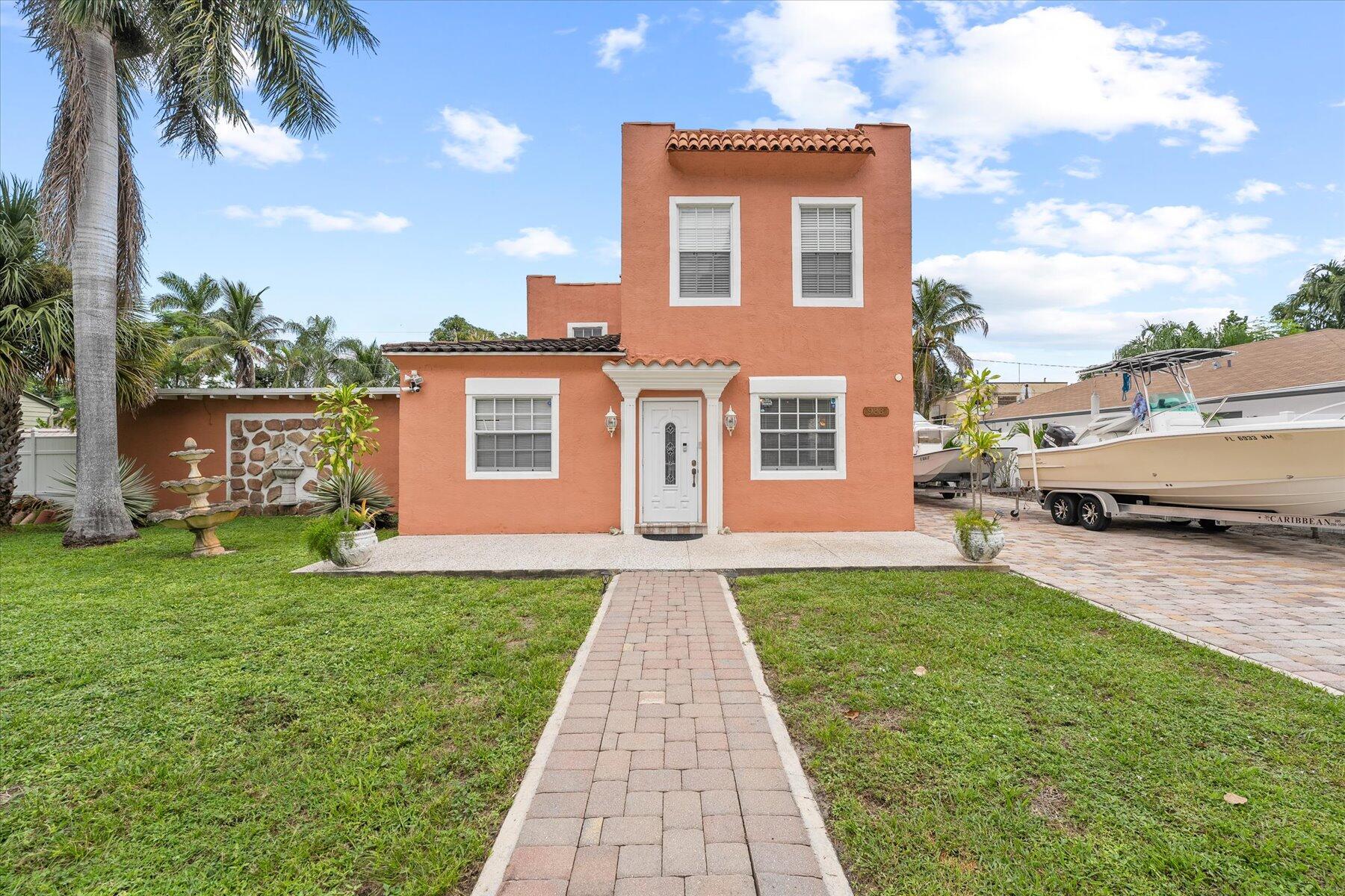 933 Almeria Road