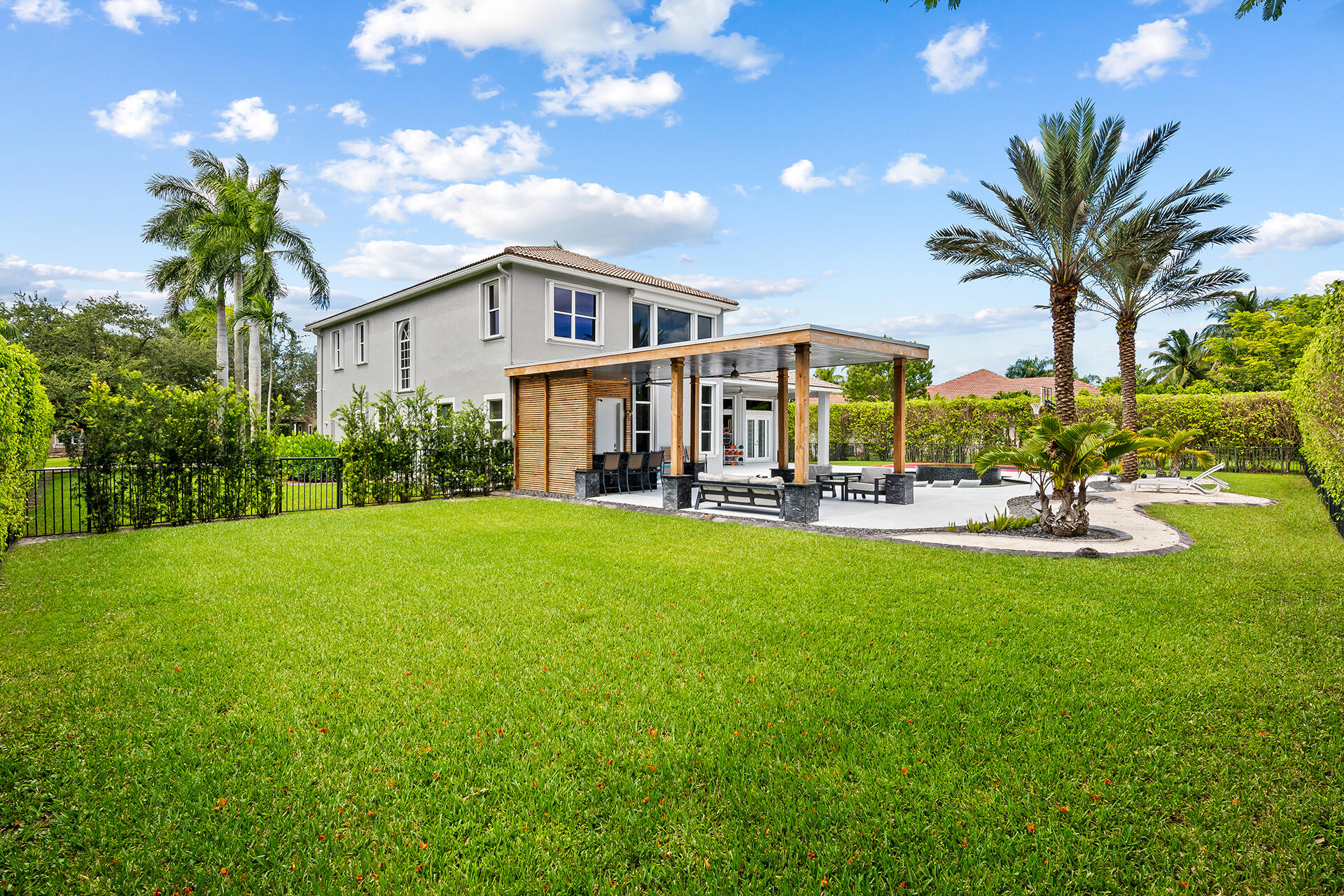 10162 NW 69th Manor