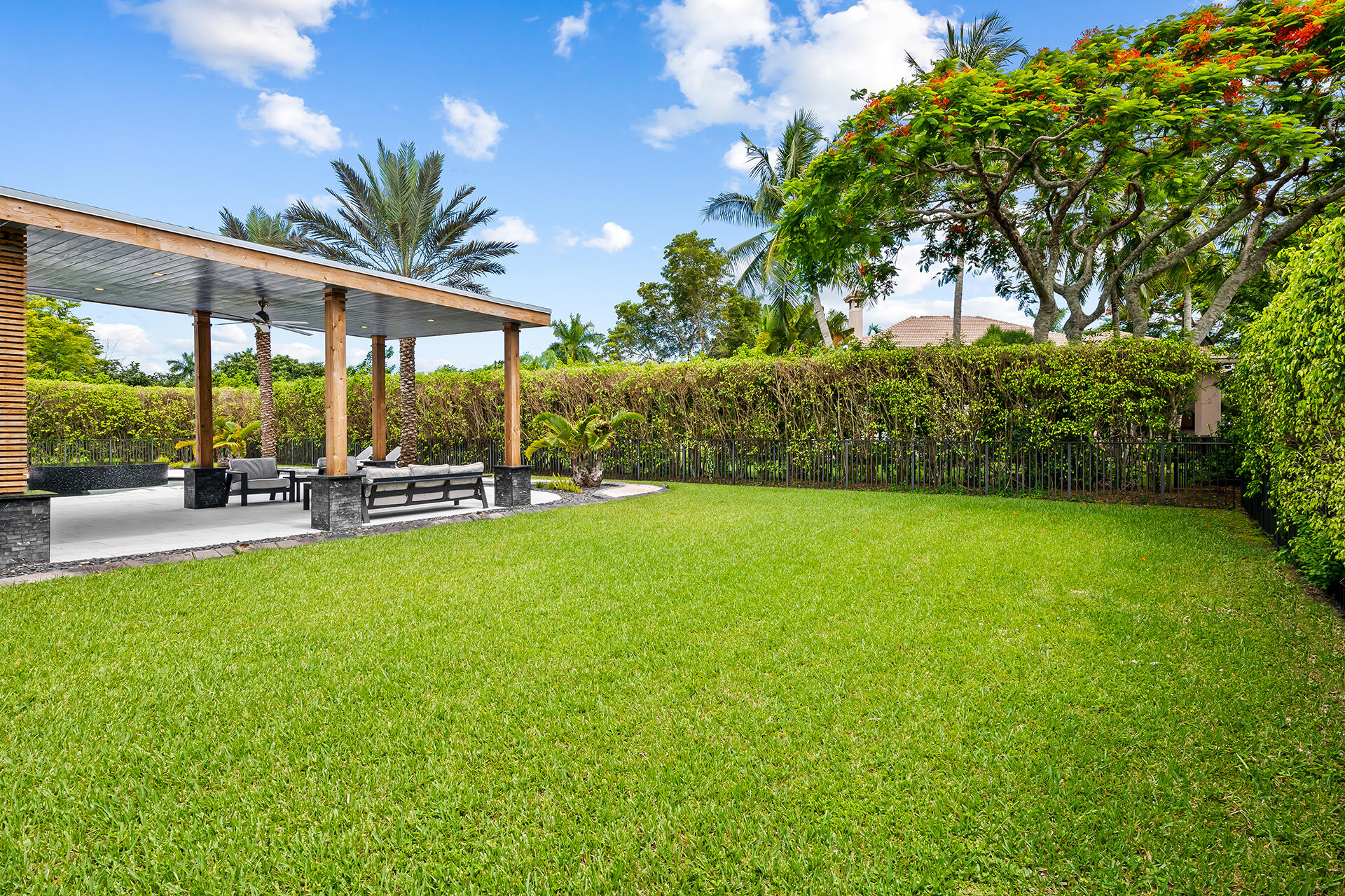 10162 NW 69th Manor