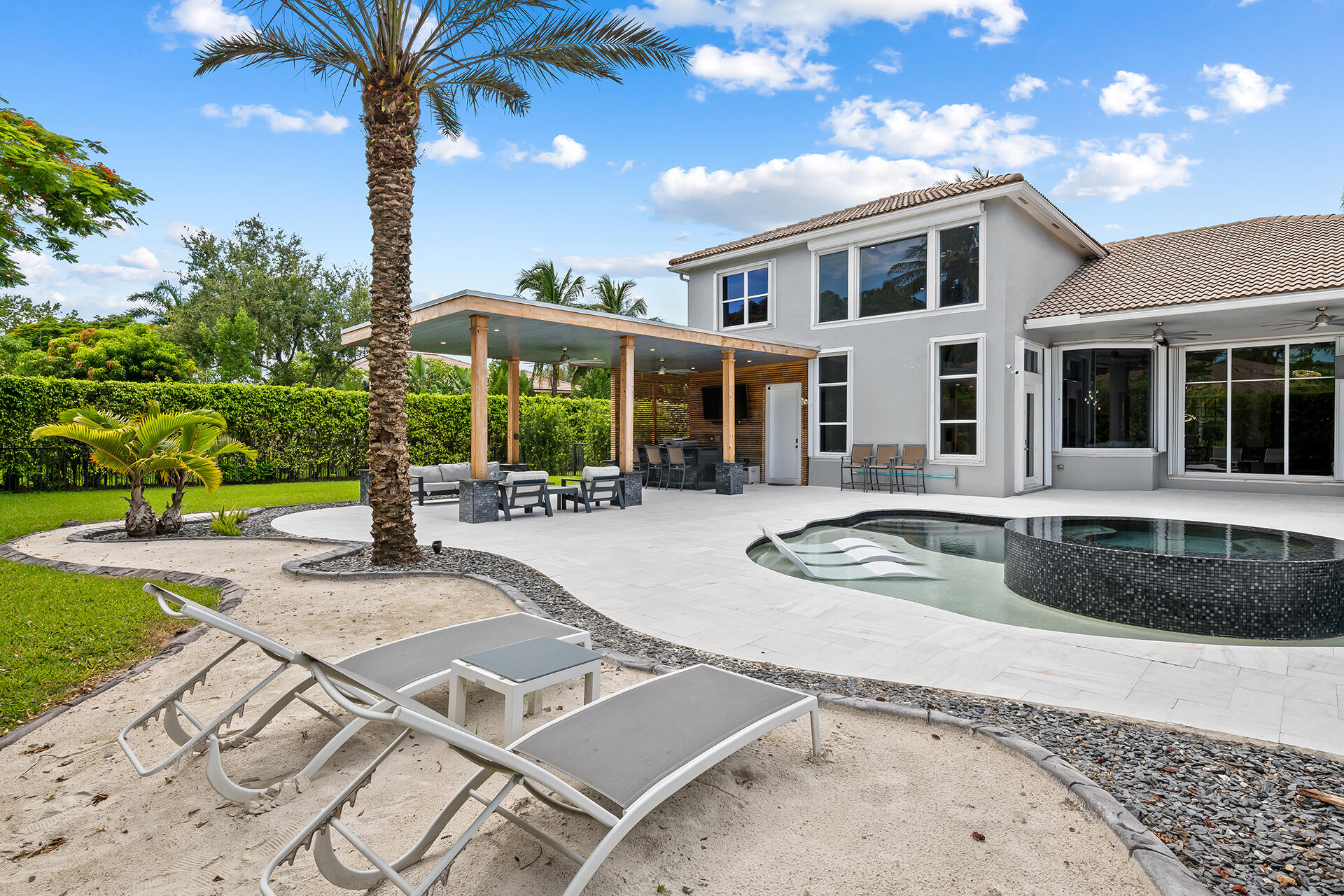 10162 NW 69th Manor