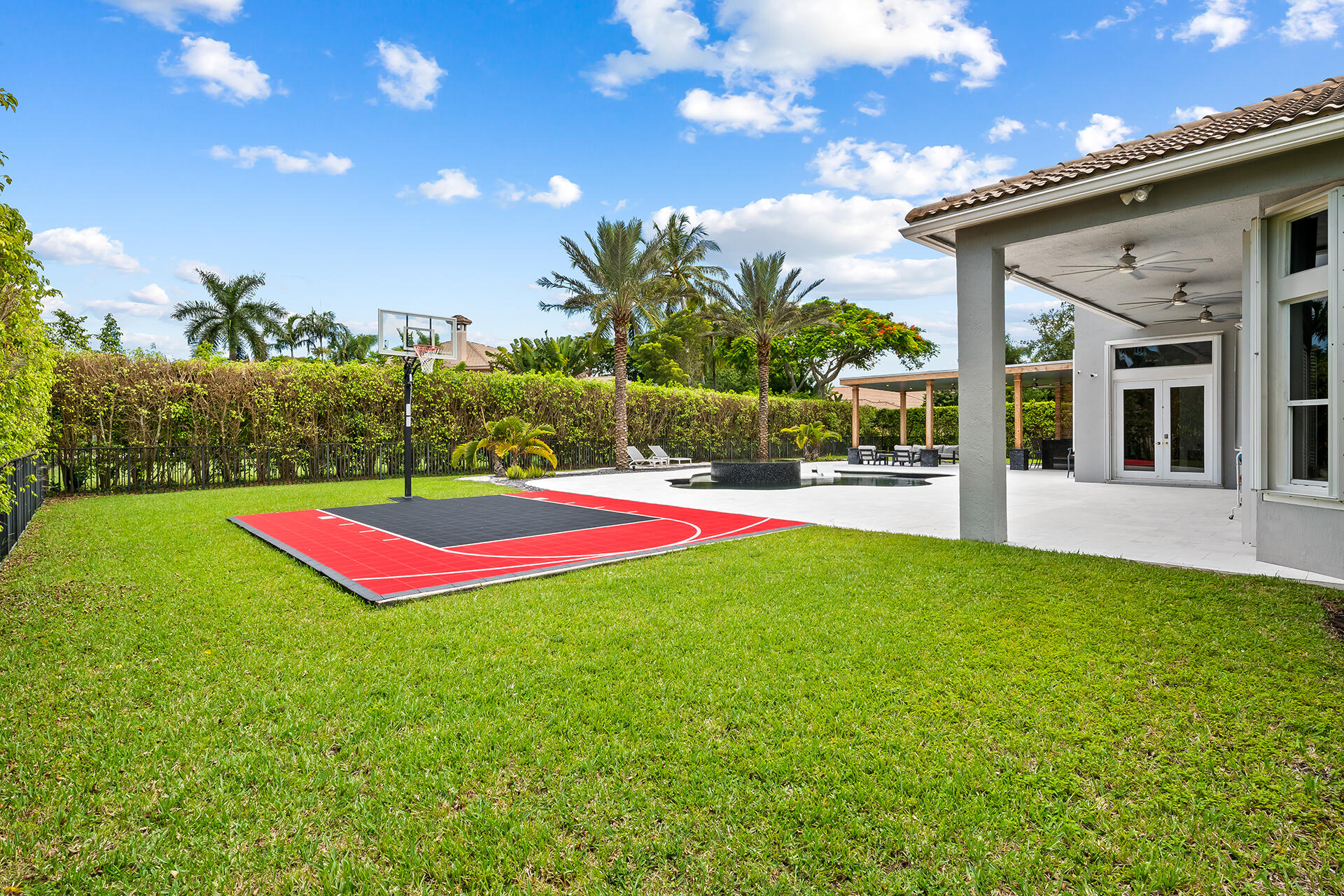 10162 NW 69th Manor