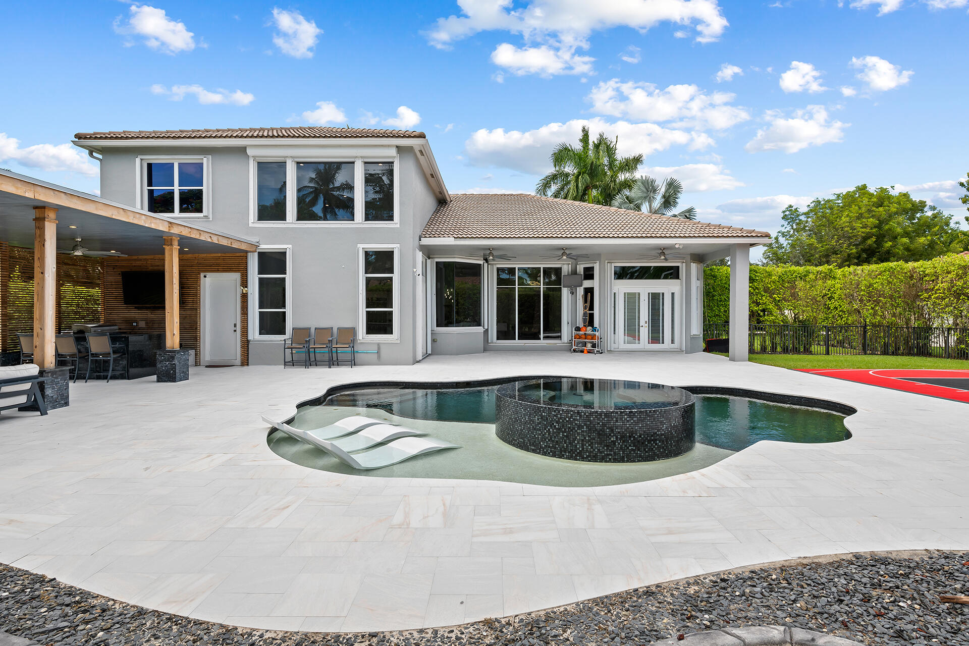 10162 NW 69th Manor