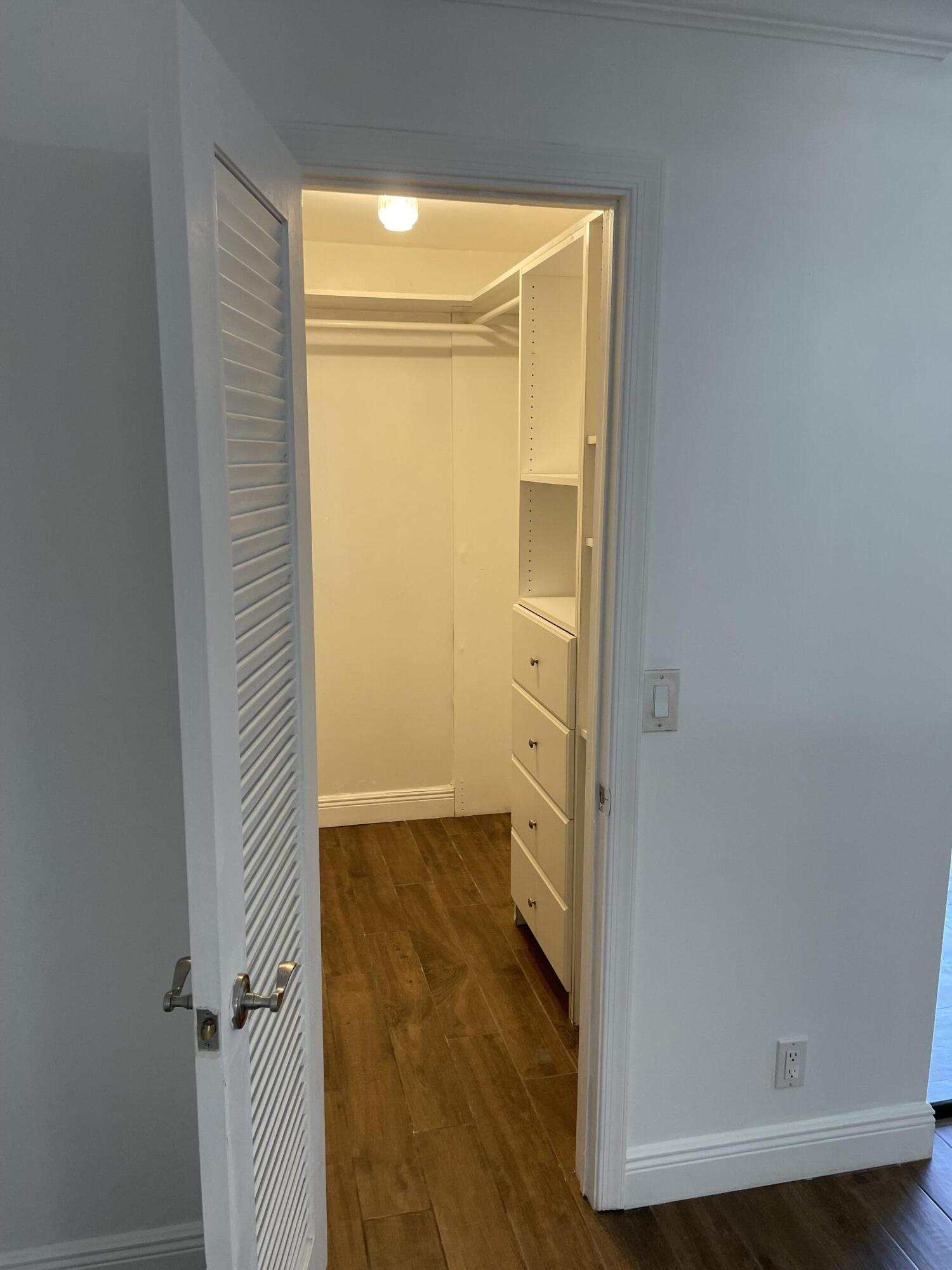 555 Banyan Tree Lane 209