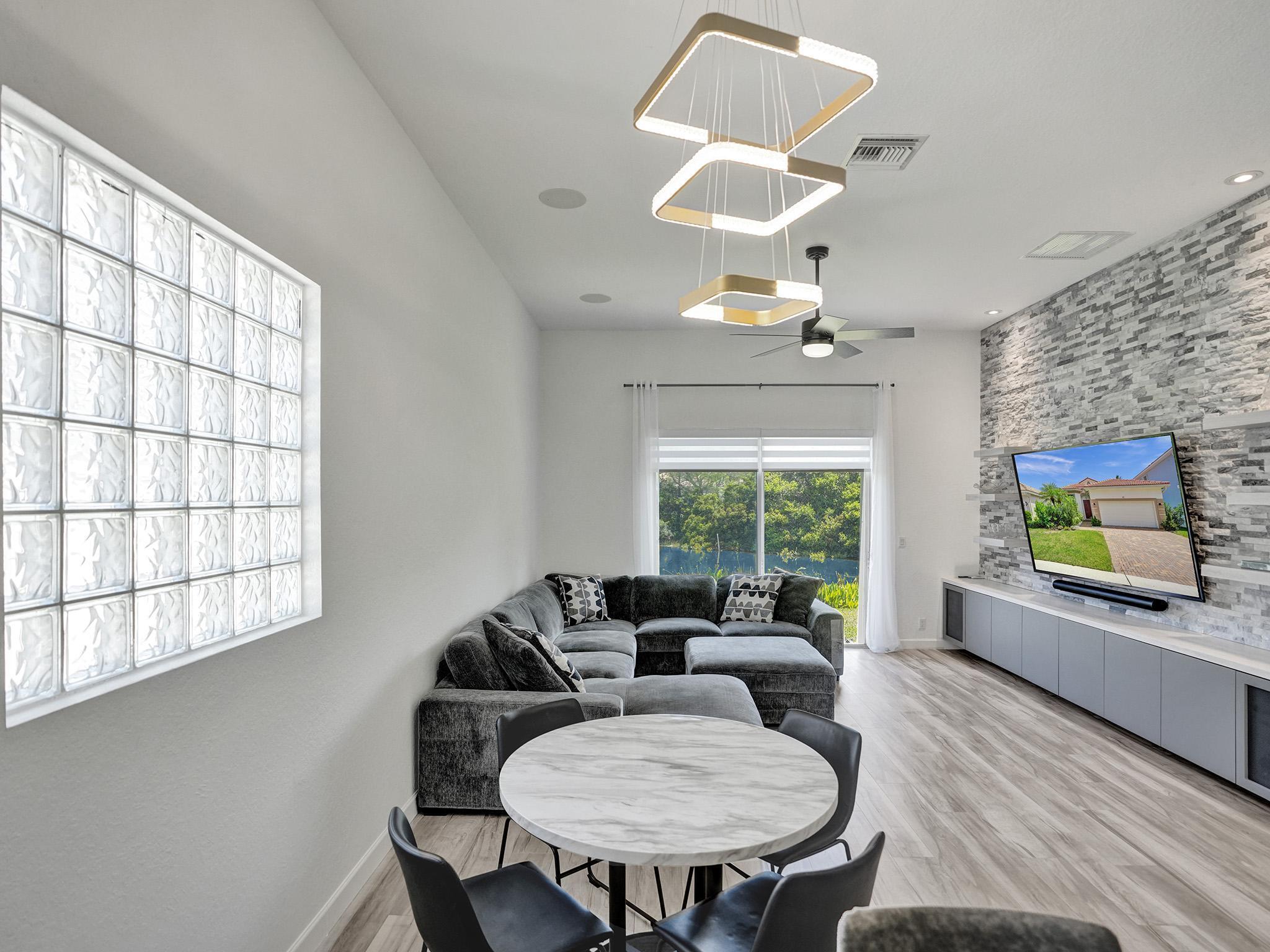 41 Country Lake Circle